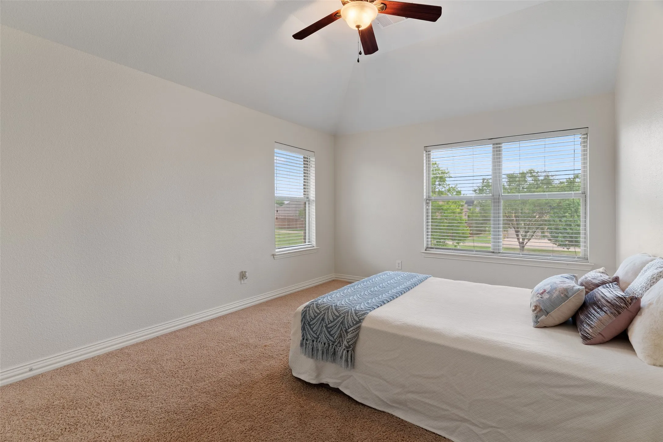 Large upstairs Bedroom #4