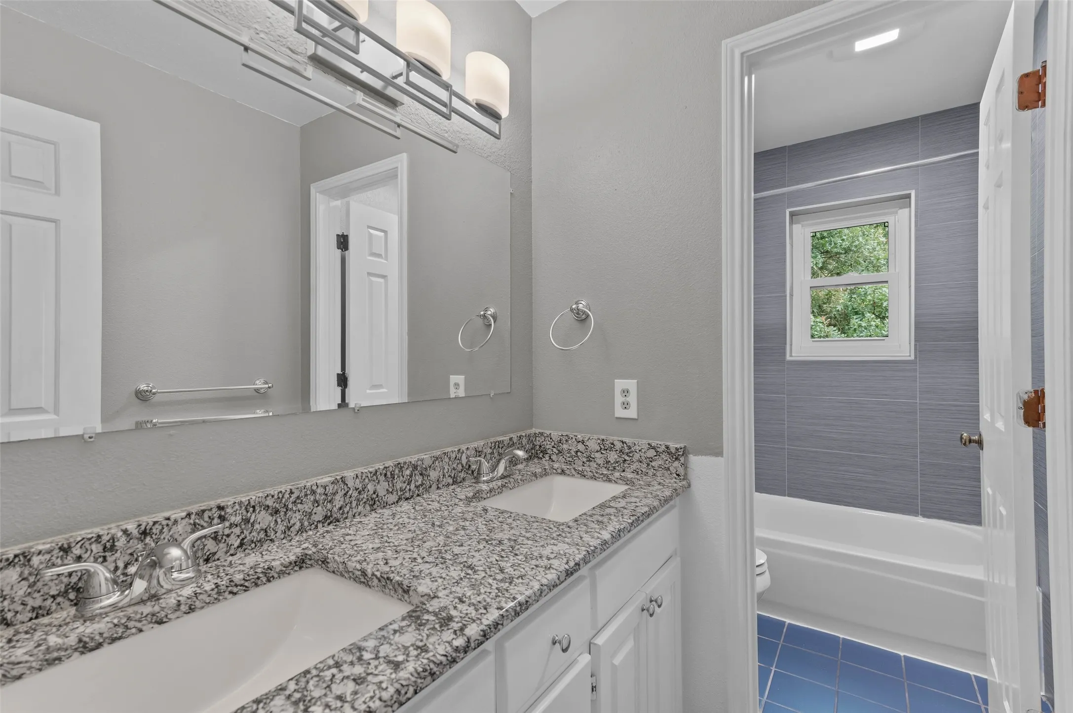 Upstairs secondary bathroom