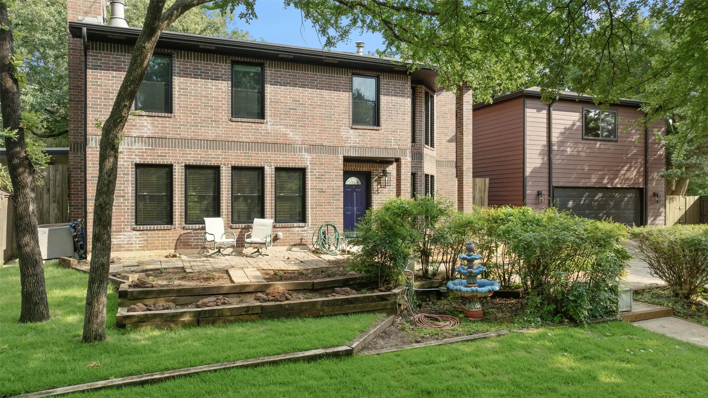 Large usable front yard in addition to the spacious back yard.