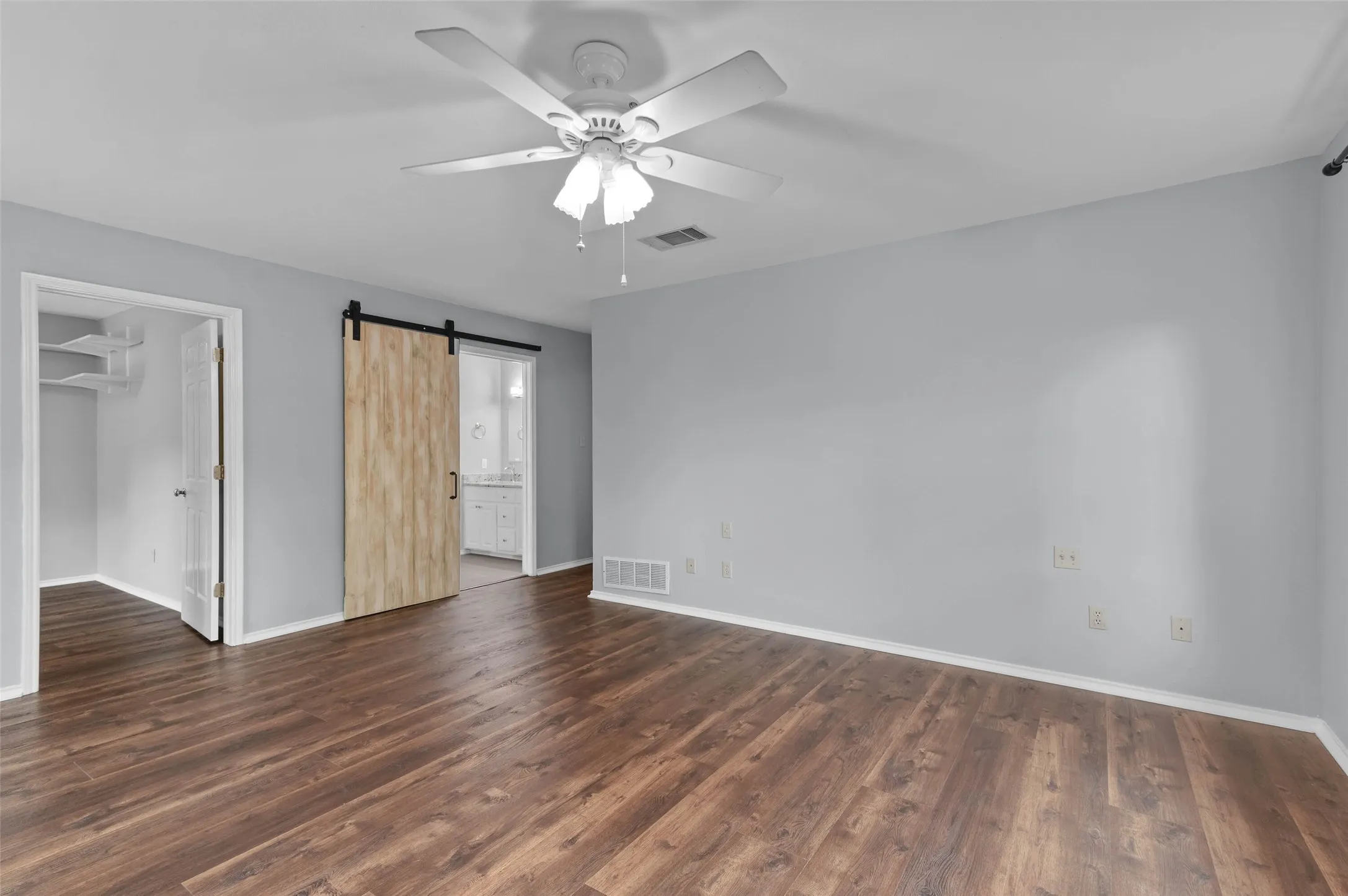 Primary bedroom with ensuite plus bonus room that could be an exercise room, sitting area, dressing room or office
