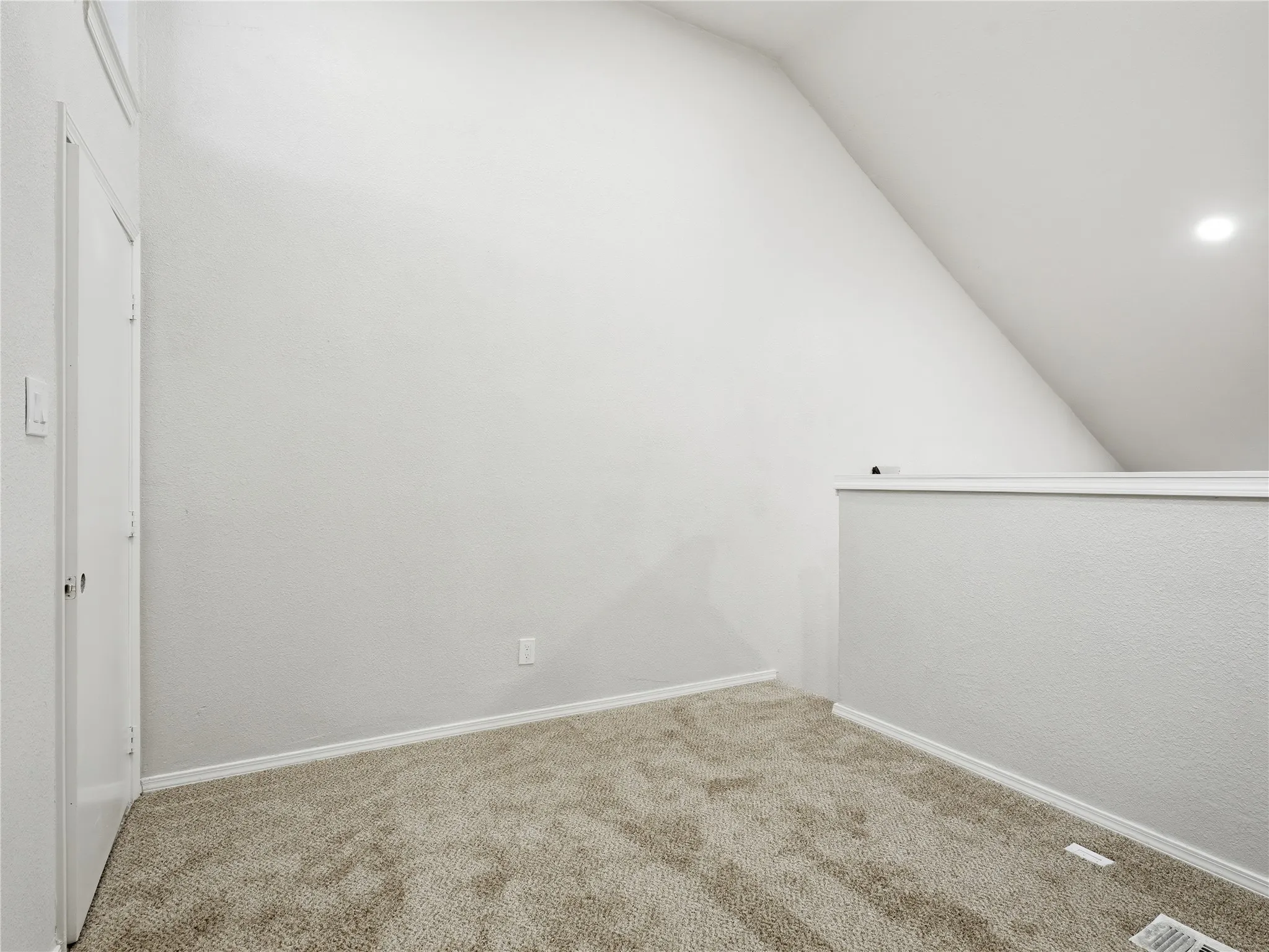 Condominium For Sale in Grayson County , 119 Summer View, Pottsboro, Texas 75076, 2 Bedroom, 3 Bathroom, 1 Garage spaces, 1,211 Sqft, built in 1984, mls#21285869, Real Estate Agent in Pottsboro, Homes For Sale in Grayson county, Homes For Sale in Pottsboro, Realtor in Pottsboro Texas, Real Estate Brokerage Independent Realty Texas, Luminita Cordes Realtor