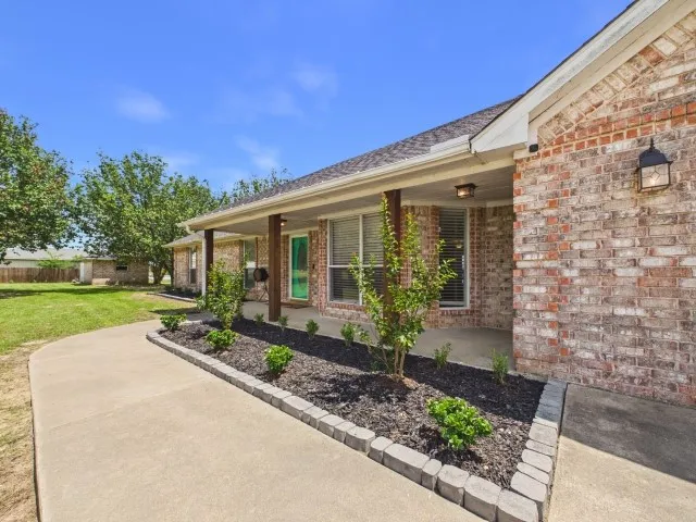 Single Family Residence For Sale in Henderson County , 6554 State Highway 198, Mabank, Texas 75156, 3 Bedroom, 2 Bathroom, 2 Garage spaces, 2,744 Sqft, built in 2001, mls#21285052, Real Estate Agent in Mabank, Homes For Sale in Henderson county, Homes For Sale in Mabank, Realtor in Mabank Texas, Real Estate Brokerage Independent Realty Texas, Luminita Cordes Realtor