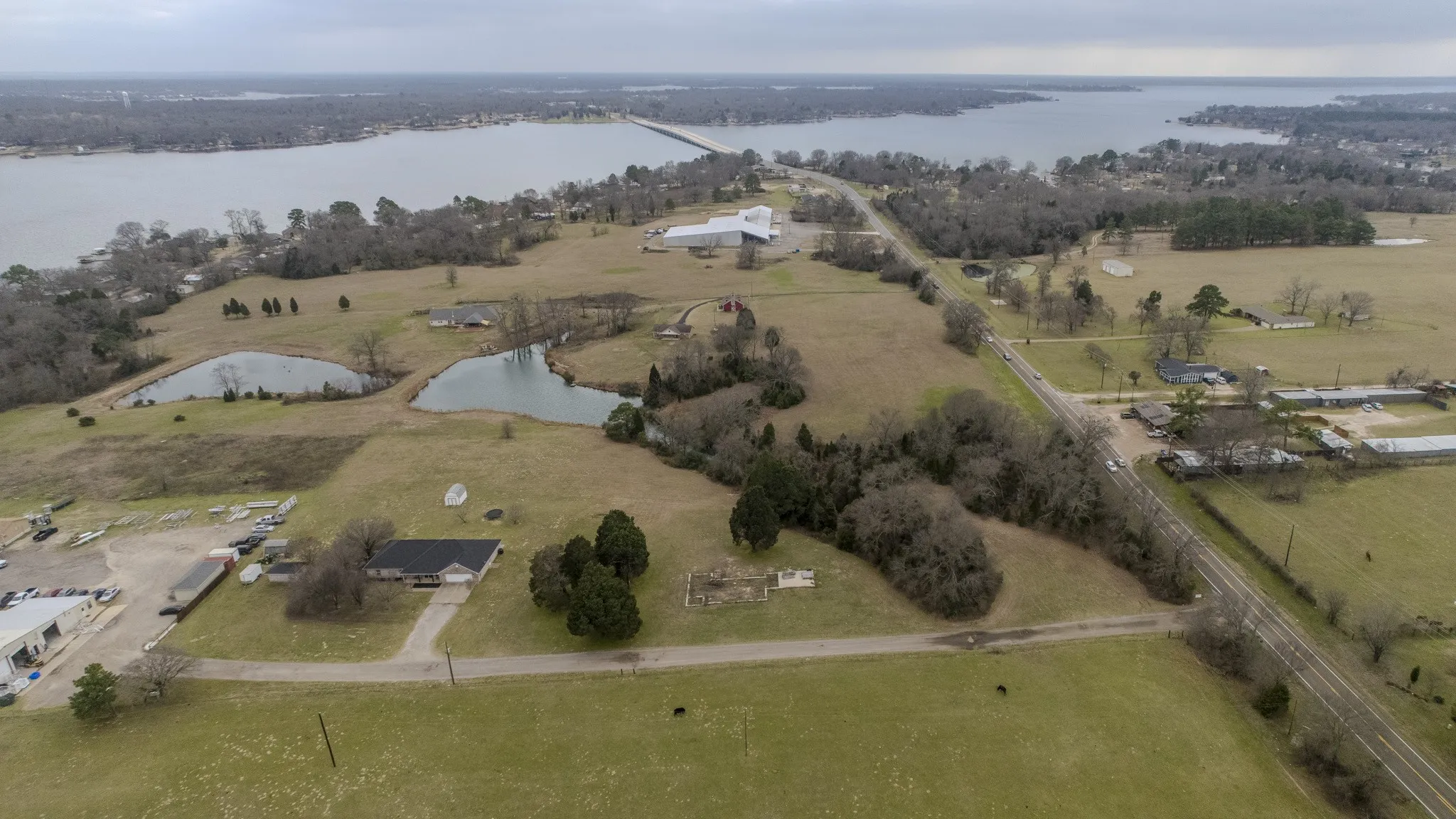 Single Family Residence For Sale in Henderson County , 6554 State Highway 198, Mabank, Texas 75156, 3 Bedroom, 2 Bathroom, 2 Garage spaces, 2,744 Sqft, built in 2001, mls#21285052, Real Estate Agent in Mabank, Homes For Sale in Henderson county, Homes For Sale in Mabank, Realtor in Mabank Texas, Real Estate Brokerage Independent Realty Texas, Luminita Cordes Realtor