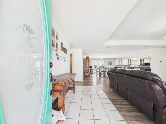 Single Family Residence For Sale in Henderson County , 6554 State Highway 198, Mabank, Texas 75156, 3 Bedroom, 2 Bathroom, 2 Garage spaces, 2,744 Sqft, built in 2001, mls#21285052, Real Estate Agent in Mabank, Homes For Sale in Henderson county, Homes For Sale in Mabank, Realtor in Mabank Texas, Real Estate Brokerage Independent Realty Texas, Luminita Cordes Realtor