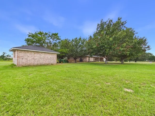 Single Family Residence For Sale in Henderson County , 6554 State Highway 198, Mabank, Texas 75156, 3 Bedroom, 2 Bathroom, 2 Garage spaces, 2,744 Sqft, built in 2001, mls#21285052, Real Estate Agent in Mabank, Homes For Sale in Henderson county, Homes For Sale in Mabank, Realtor in Mabank Texas, Real Estate Brokerage Independent Realty Texas, Luminita Cordes Realtor