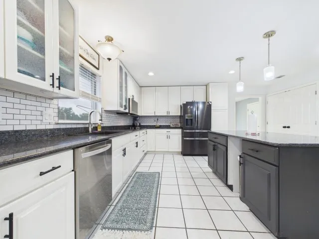 Single Family Residence For Sale in Henderson County , 6554 State Highway 198, Mabank, Texas 75156, 3 Bedroom, 2 Bathroom, 2 Garage spaces, 2,744 Sqft, built in 2001, mls#21285052, Real Estate Agent in Mabank, Homes For Sale in Henderson county, Homes For Sale in Mabank, Realtor in Mabank Texas, Real Estate Brokerage Independent Realty Texas, Luminita Cordes Realtor