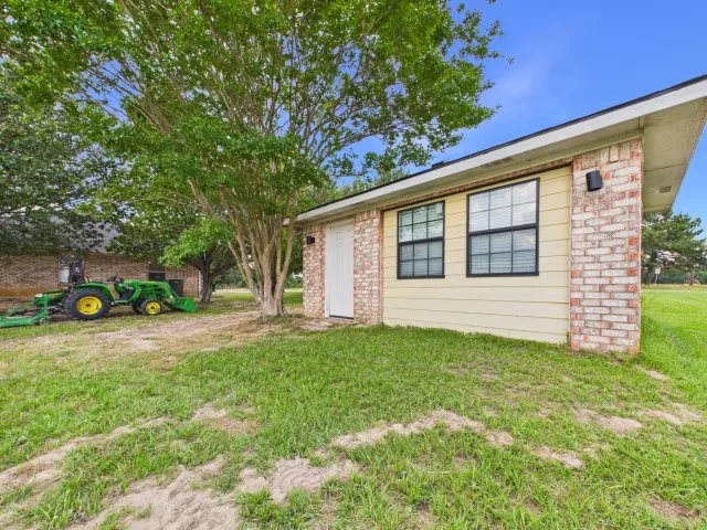 Single Family Residence For Sale in Henderson County , 6554 State Highway 198, Mabank, Texas 75156, 3 Bedroom, 2 Bathroom, 2 Garage spaces, 2,744 Sqft, built in 2001, mls#21285052, Real Estate Agent in Mabank, Homes For Sale in Henderson county, Homes For Sale in Mabank, Realtor in Mabank Texas, Real Estate Brokerage Independent Realty Texas, Luminita Cordes Realtor