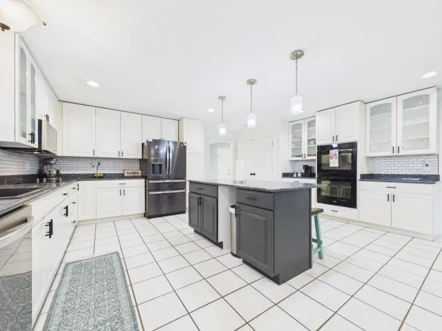 Single Family Residence For Sale in Henderson County , 6554 State Highway 198, Mabank, Texas 75156, 3 Bedroom, 2 Bathroom, 2 Garage spaces, 2,744 Sqft, built in 2001, mls#21285052, Real Estate Agent in Mabank, Homes For Sale in Henderson county, Homes For Sale in Mabank, Realtor in Mabank Texas, Real Estate Brokerage Independent Realty Texas, Luminita Cordes Realtor