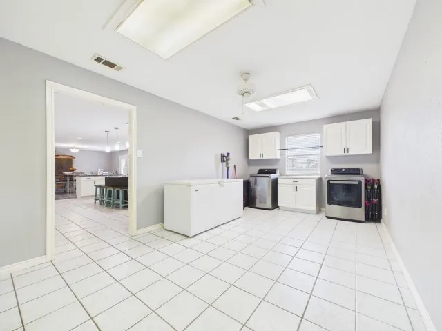 Single Family Residence For Sale in Henderson County , 6554 State Highway 198, Mabank, Texas 75156, 3 Bedroom, 2 Bathroom, 2 Garage spaces, 2,744 Sqft, built in 2001, mls#21285052, Real Estate Agent in Mabank, Homes For Sale in Henderson county, Homes For Sale in Mabank, Realtor in Mabank Texas, Real Estate Brokerage Independent Realty Texas, Luminita Cordes Realtor