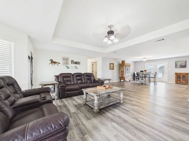 Single Family Residence For Sale in Henderson County , 6554 State Highway 198, Mabank, Texas 75156, 3 Bedroom, 2 Bathroom, 2 Garage spaces, 2,744 Sqft, built in 2001, mls#21285052, Real Estate Agent in Mabank, Homes For Sale in Henderson county, Homes For Sale in Mabank, Realtor in Mabank Texas, Real Estate Brokerage Independent Realty Texas, Luminita Cordes Realtor