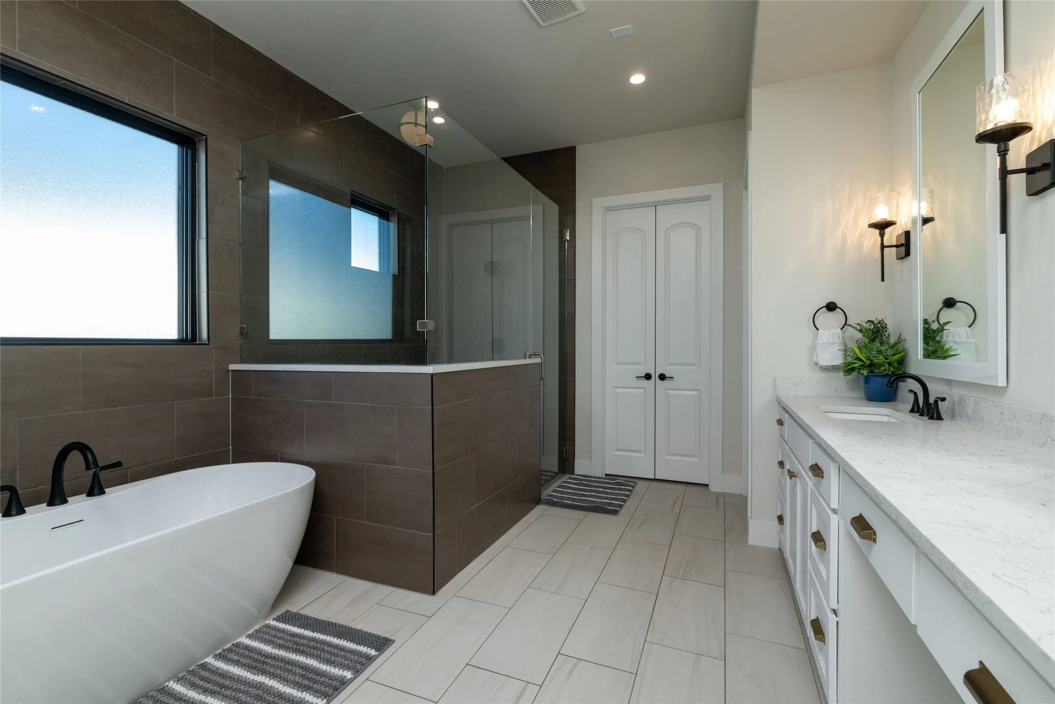 Single Family Residence For Sale in Tarrant County , 2132 Sicily Lane, Haslet, Texas 76052, 5 Bedroom, 6 Bathroom, 3 Garage spaces, 5,131 Sqft, built in 2022, mls#21285865, Real Estate Agent in Haslet, Homes For Sale in Tarrant county, Homes For Sale in Haslet, Realtor in Haslet Texas, Real Estate Brokerage Independent Realty Texas, Luminita Cordes Realtor