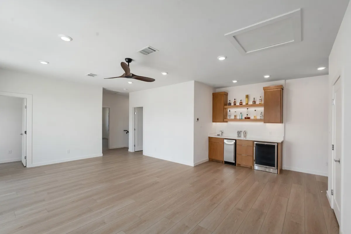2nd floor family room with full bath, & wet bar.