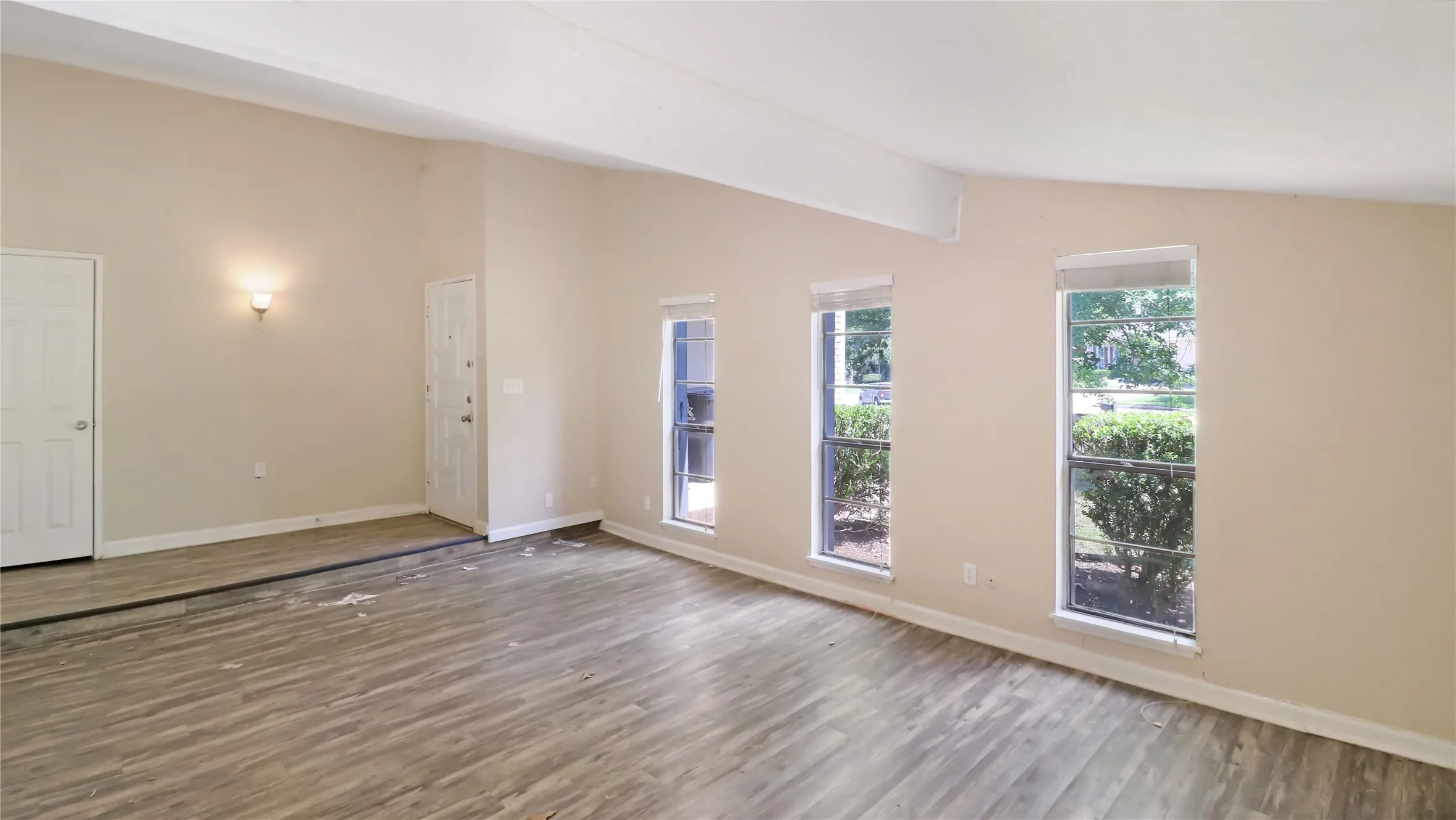 Single Family Residence For Sale in Tarrant County , 6610 High Country Trail, Arlington, Texas 76016, 3 Bedroom, 2 Bathroom, 2 Garage spaces, 1,911 Sqft, built in 1979, mls#21285888, Real Estate Agent in Arlington, Homes For Sale in Tarrant county, Homes For Sale in Arlington, Realtor in Arlington Texas, Real Estate Brokerage Independent Realty Texas, Luminita Cordes Realtor
