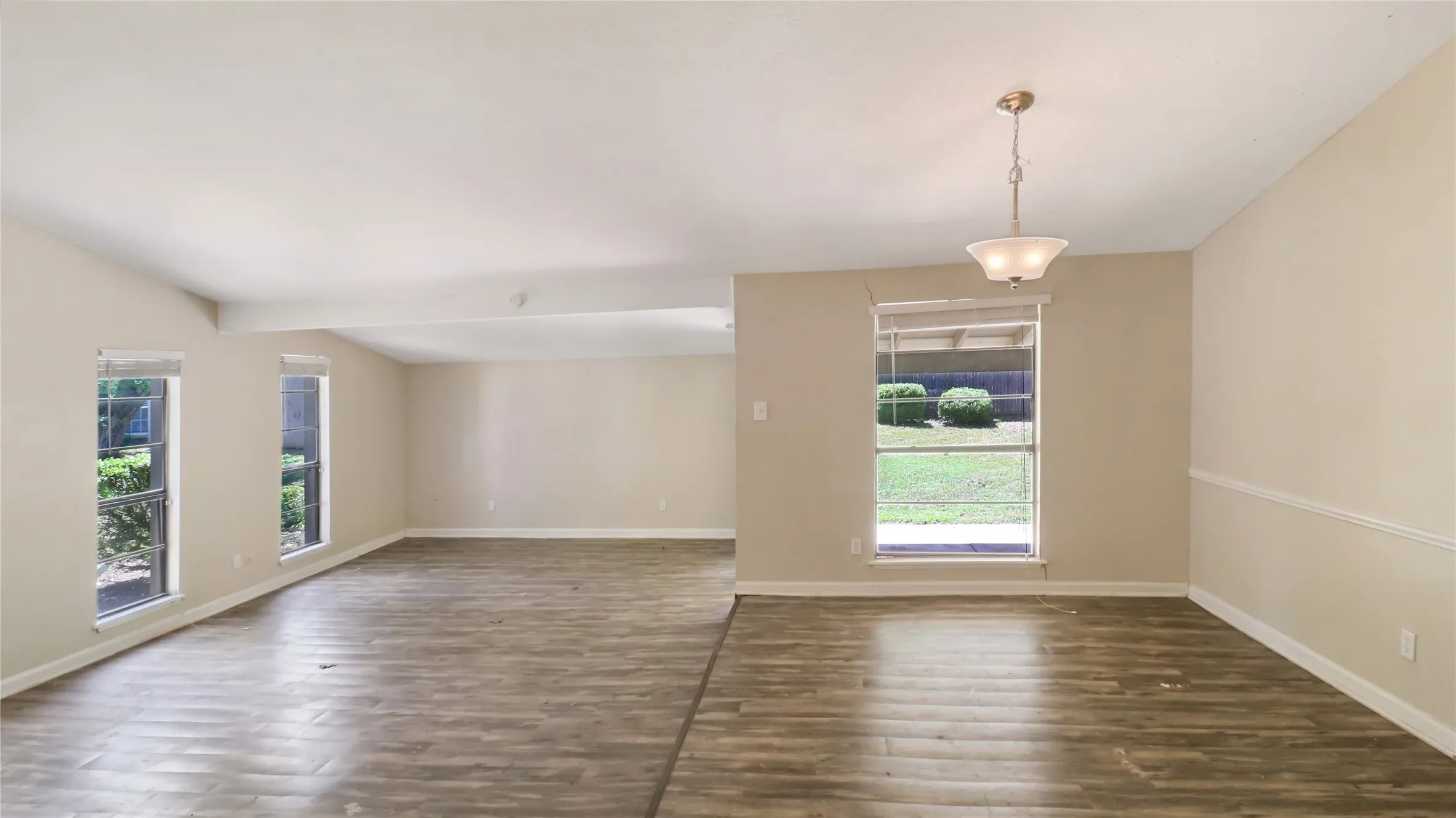 Single Family Residence For Sale in Tarrant County , 6610 High Country Trail, Arlington, Texas 76016, 3 Bedroom, 2 Bathroom, 2 Garage spaces, 1,911 Sqft, built in 1979, mls#21285888, Real Estate Agent in Arlington, Homes For Sale in Tarrant county, Homes For Sale in Arlington, Realtor in Arlington Texas, Real Estate Brokerage Independent Realty Texas, Luminita Cordes Realtor