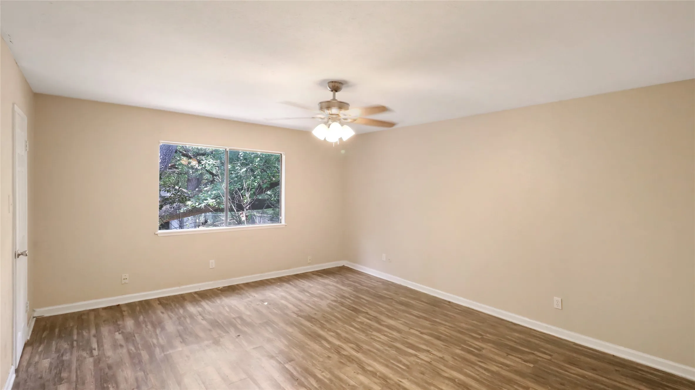 Single Family Residence For Sale in Tarrant County , 6610 High Country Trail, Arlington, Texas 76016, 3 Bedroom, 2 Bathroom, 2 Garage spaces, 1,911 Sqft, built in 1979, mls#21285888, Real Estate Agent in Arlington, Homes For Sale in Tarrant county, Homes For Sale in Arlington, Realtor in Arlington Texas, Real Estate Brokerage Independent Realty Texas, Luminita Cordes Realtor