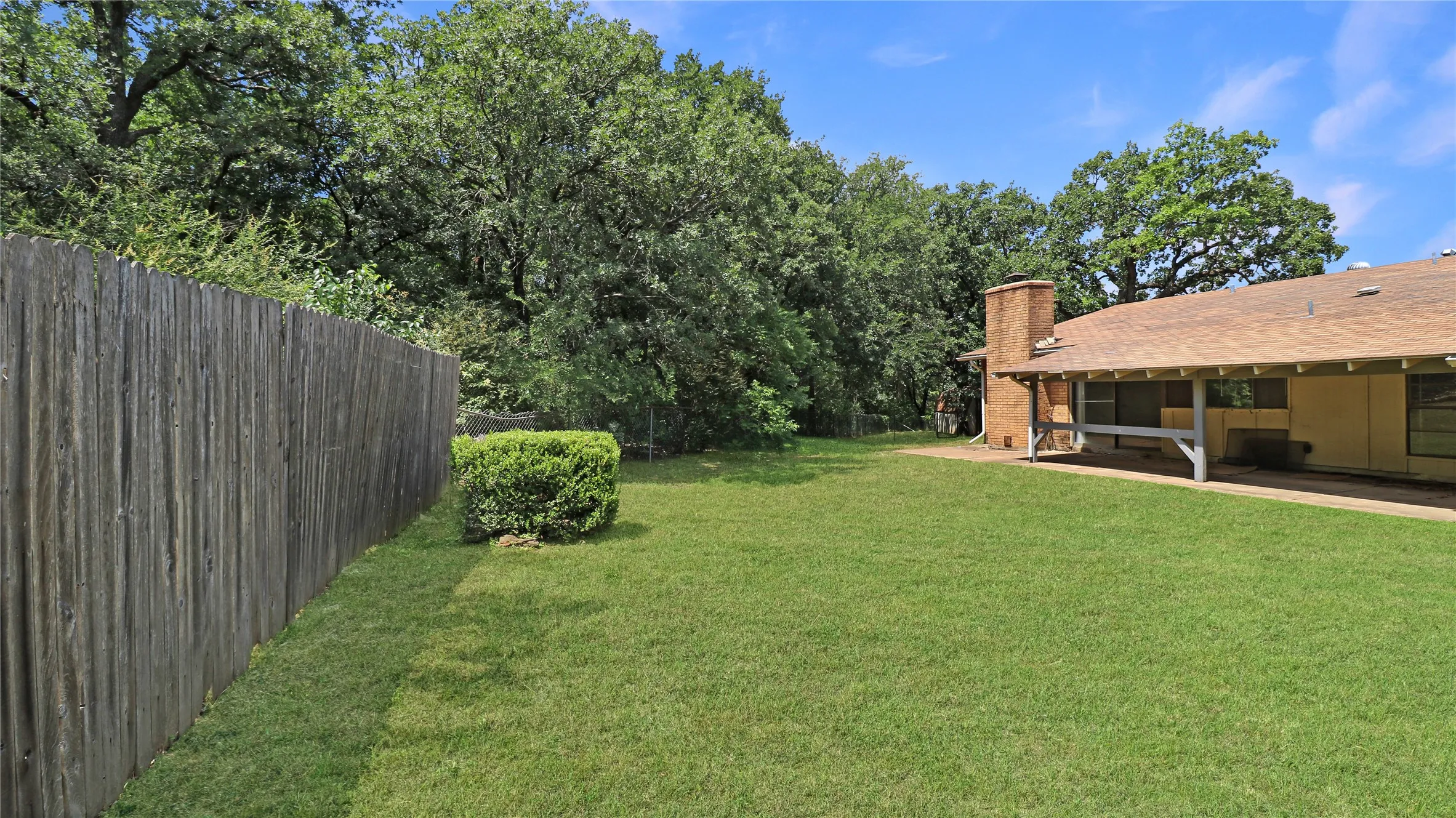 Single Family Residence For Sale in Tarrant County , 6610 High Country Trail, Arlington, Texas 76016, 3 Bedroom, 2 Bathroom, 2 Garage spaces, 1,911 Sqft, built in 1979, mls#21285888, Real Estate Agent in Arlington, Homes For Sale in Tarrant county, Homes For Sale in Arlington, Realtor in Arlington Texas, Real Estate Brokerage Independent Realty Texas, Luminita Cordes Realtor