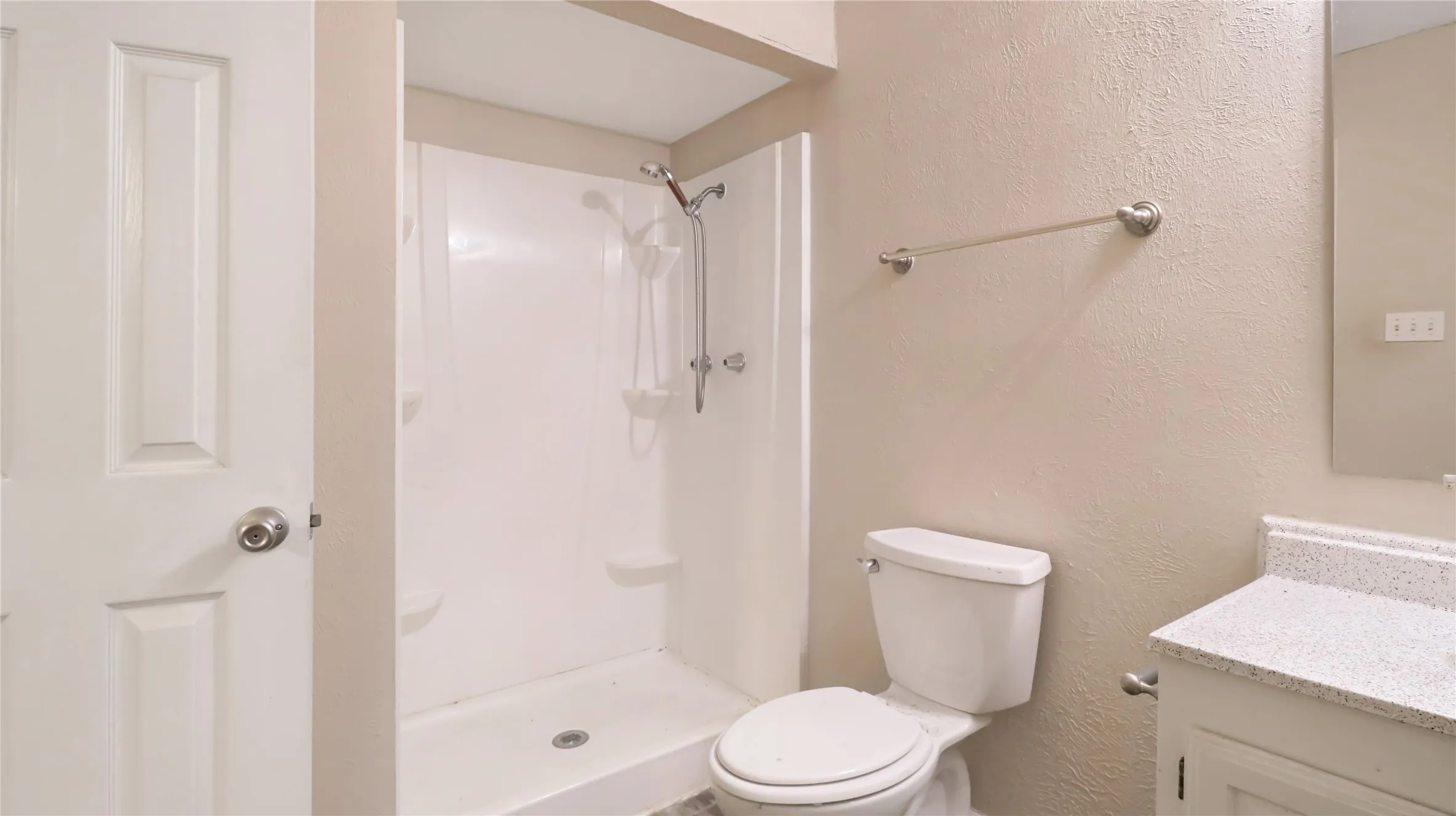 Single Family Residence For Sale in Tarrant County , 6610 High Country Trail, Arlington, Texas 76016, 3 Bedroom, 2 Bathroom, 2 Garage spaces, 1,911 Sqft, built in 1979, mls#21285888, Real Estate Agent in Arlington, Homes For Sale in Tarrant county, Homes For Sale in Arlington, Realtor in Arlington Texas, Real Estate Brokerage Independent Realty Texas, Luminita Cordes Realtor