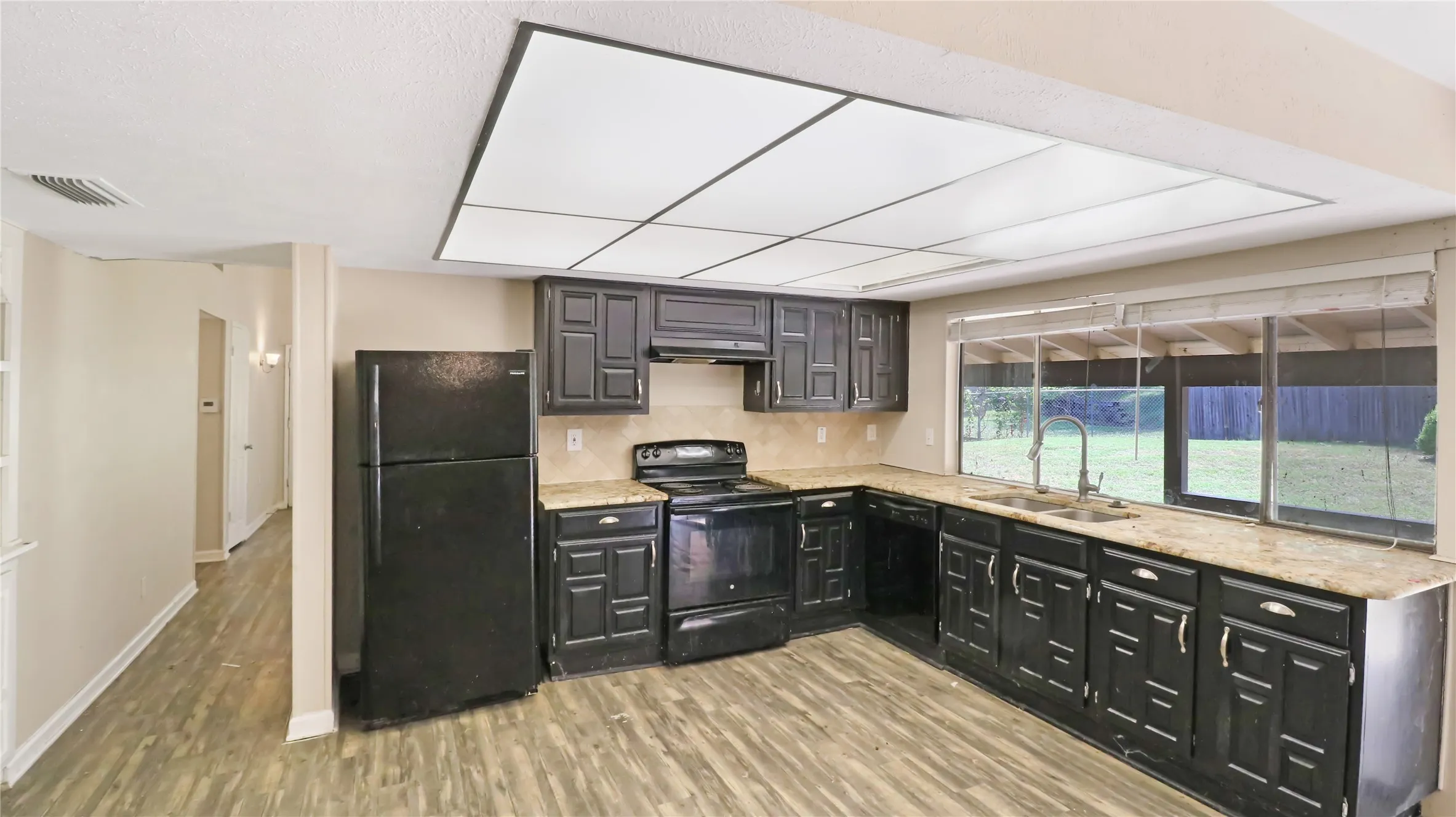 Single Family Residence For Sale in Tarrant County , 6610 High Country Trail, Arlington, Texas 76016, 3 Bedroom, 2 Bathroom, 2 Garage spaces, 1,911 Sqft, built in 1979, mls#21285888, Real Estate Agent in Arlington, Homes For Sale in Tarrant county, Homes For Sale in Arlington, Realtor in Arlington Texas, Real Estate Brokerage Independent Realty Texas, Luminita Cordes Realtor