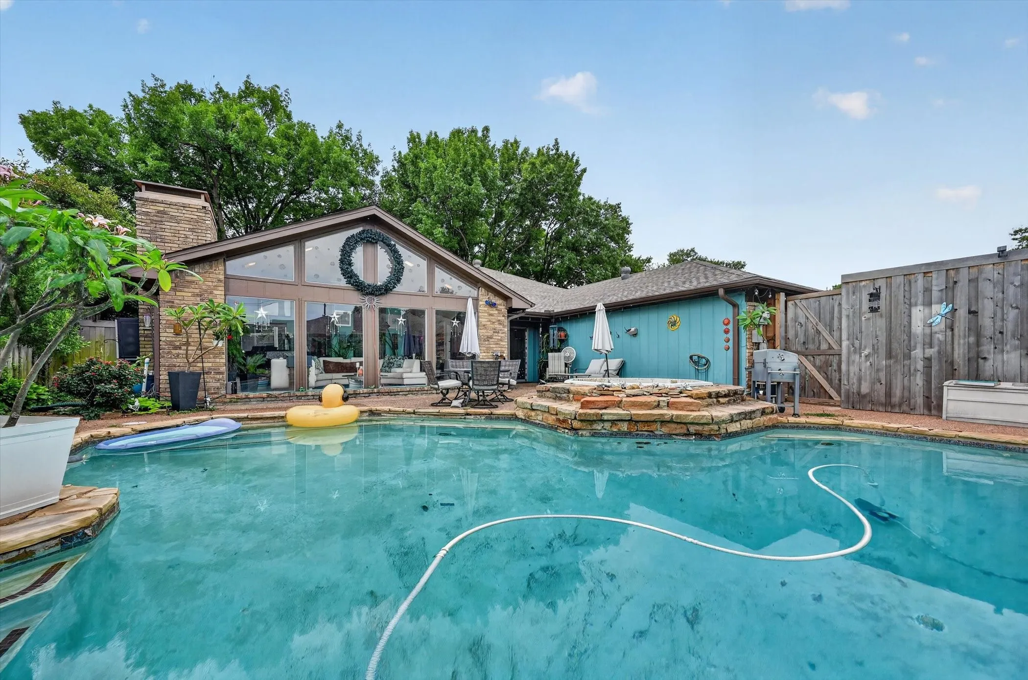 Single Family Residence For Sale in Dallas County , 10015 Chimney Hill Lane, Dallas, Texas 75243, 4 Bedroom, 3 Bathroom, 2 Garage spaces, 2,578 Sqft, built in 1979, mls#21285854, Real Estate Agent in Dallas, Homes For Sale in Dallas county, Homes For Sale in Dallas, Realtor in Dallas Texas, Real Estate Brokerage Independent Realty Texas, Luminita Cordes Realtor