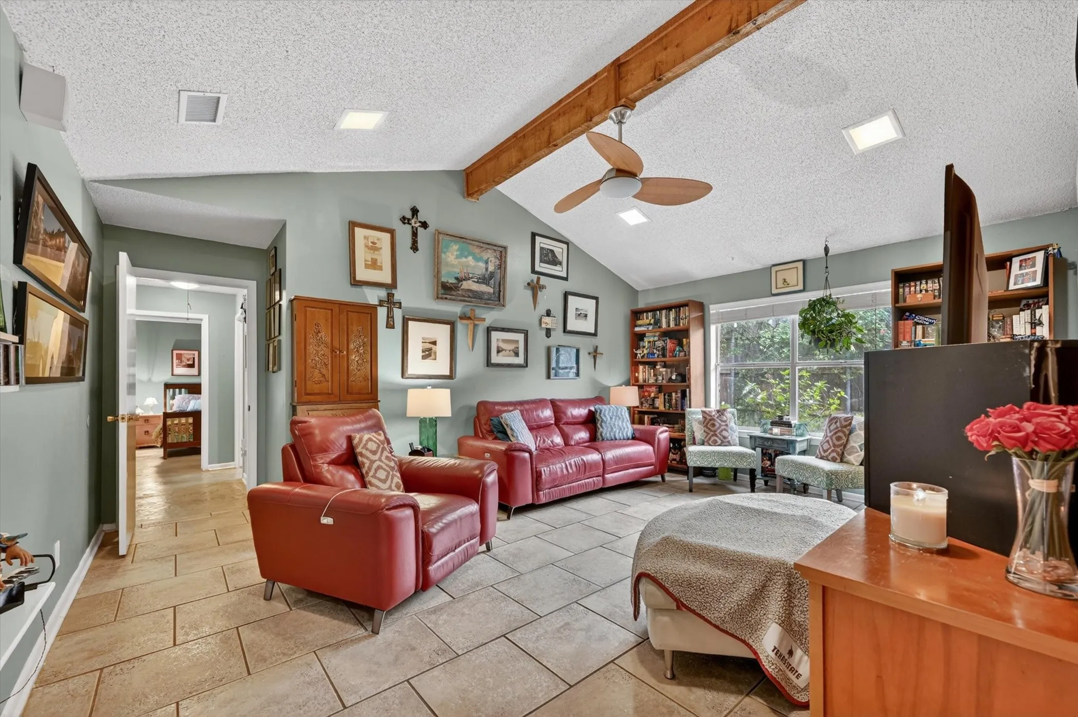 Single Family Residence For Sale in Dallas County , 10015 Chimney Hill Lane, Dallas, Texas 75243, 4 Bedroom, 3 Bathroom, 2 Garage spaces, 2,578 Sqft, built in 1979, mls#21285854, Real Estate Agent in Dallas, Homes For Sale in Dallas county, Homes For Sale in Dallas, Realtor in Dallas Texas, Real Estate Brokerage Independent Realty Texas, Luminita Cordes Realtor