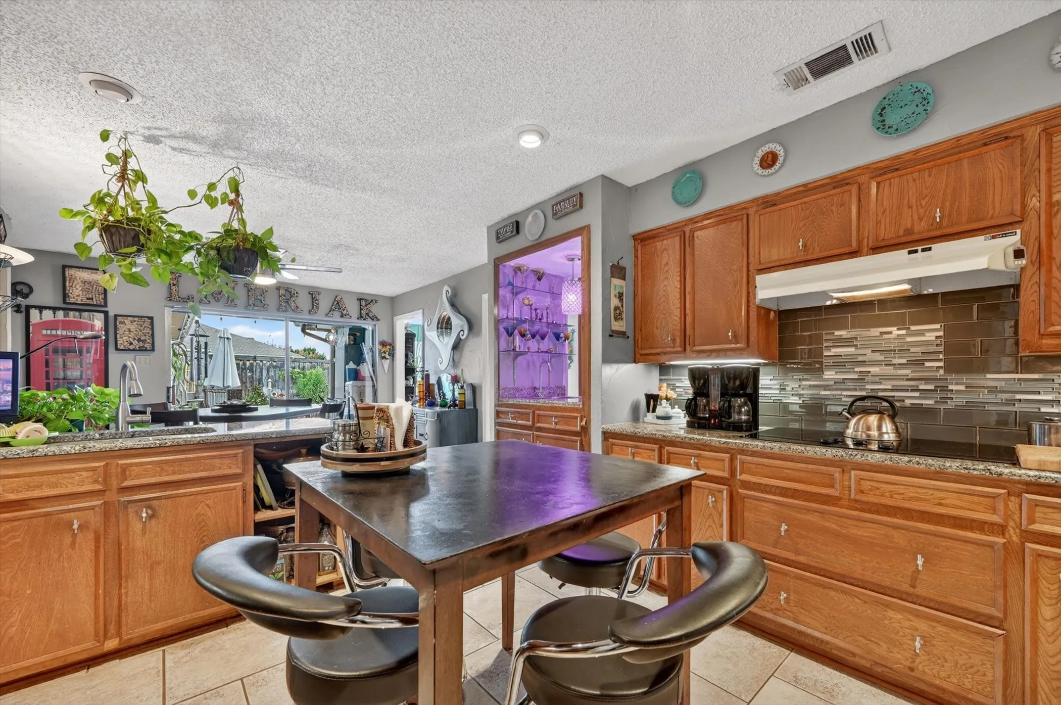 Single Family Residence For Sale in Dallas County , 10015 Chimney Hill Lane, Dallas, Texas 75243, 4 Bedroom, 3 Bathroom, 2 Garage spaces, 2,578 Sqft, built in 1979, mls#21285854, Real Estate Agent in Dallas, Homes For Sale in Dallas county, Homes For Sale in Dallas, Realtor in Dallas Texas, Real Estate Brokerage Independent Realty Texas, Luminita Cordes Realtor