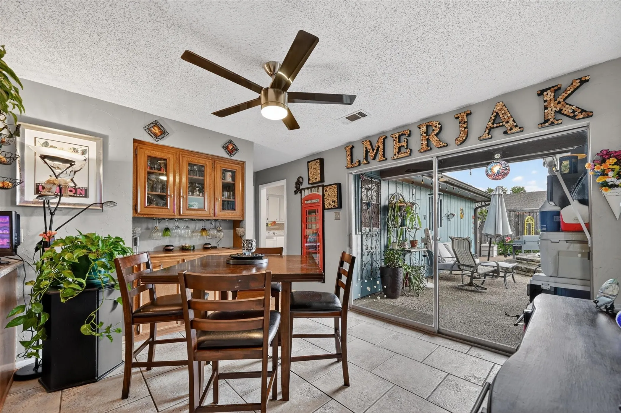 Single Family Residence For Sale in Dallas County , 10015 Chimney Hill Lane, Dallas, Texas 75243, 4 Bedroom, 3 Bathroom, 2 Garage spaces, 2,578 Sqft, built in 1979, mls#21285854, Real Estate Agent in Dallas, Homes For Sale in Dallas county, Homes For Sale in Dallas, Realtor in Dallas Texas, Real Estate Brokerage Independent Realty Texas, Luminita Cordes Realtor