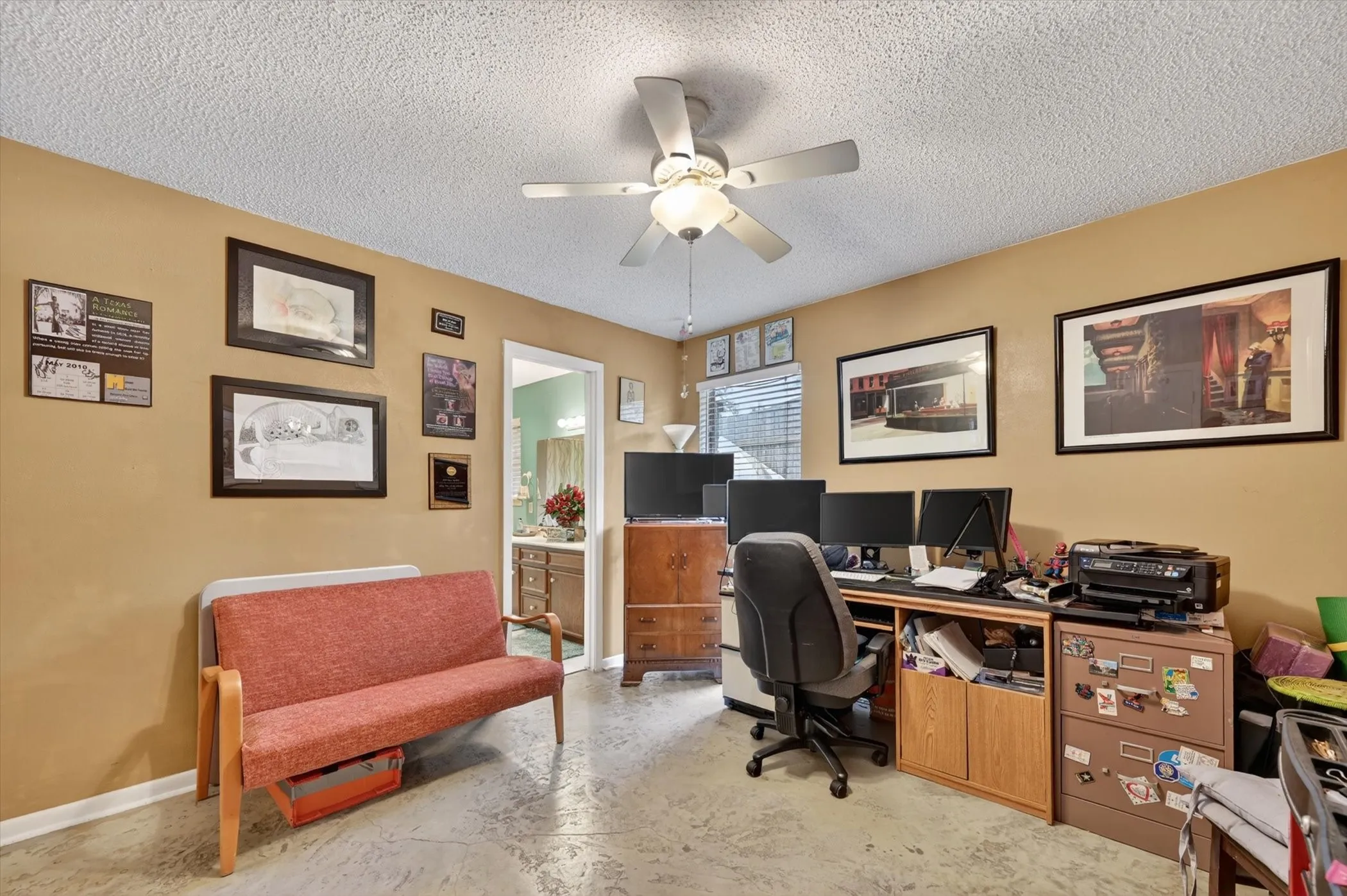 Single Family Residence For Sale in Dallas County , 10015 Chimney Hill Lane, Dallas, Texas 75243, 4 Bedroom, 3 Bathroom, 2 Garage spaces, 2,578 Sqft, built in 1979, mls#21285854, Real Estate Agent in Dallas, Homes For Sale in Dallas county, Homes For Sale in Dallas, Realtor in Dallas Texas, Real Estate Brokerage Independent Realty Texas, Luminita Cordes Realtor