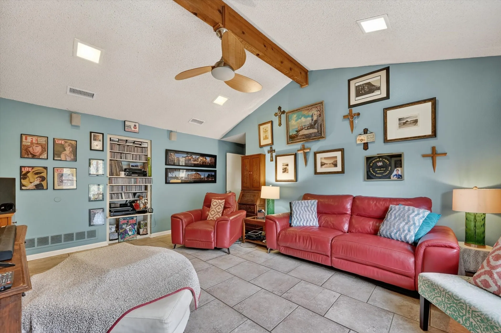 Single Family Residence For Sale in Dallas County , 10015 Chimney Hill Lane, Dallas, Texas 75243, 4 Bedroom, 3 Bathroom, 2 Garage spaces, 2,578 Sqft, built in 1979, mls#21285854, Real Estate Agent in Dallas, Homes For Sale in Dallas county, Homes For Sale in Dallas, Realtor in Dallas Texas, Real Estate Brokerage Independent Realty Texas, Luminita Cordes Realtor