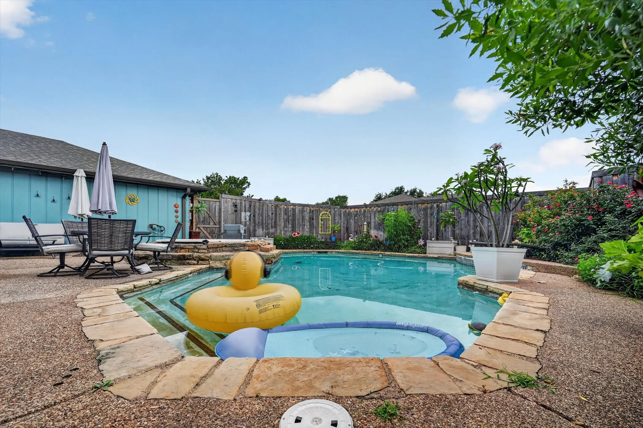 Single Family Residence For Sale in Dallas County , 10015 Chimney Hill Lane, Dallas, Texas 75243, 4 Bedroom, 3 Bathroom, 2 Garage spaces, 2,578 Sqft, built in 1979, mls#21285854, Real Estate Agent in Dallas, Homes For Sale in Dallas county, Homes For Sale in Dallas, Realtor in Dallas Texas, Real Estate Brokerage Independent Realty Texas, Luminita Cordes Realtor