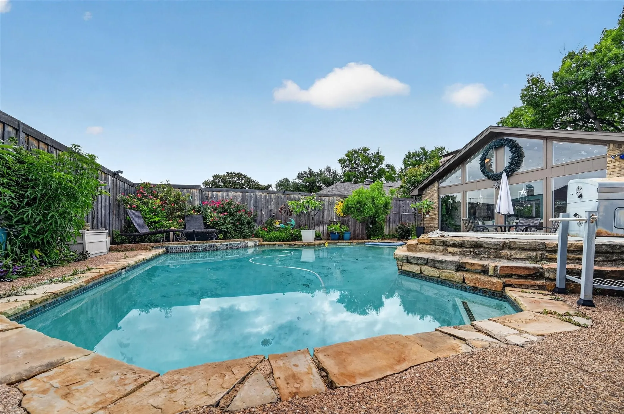 Single Family Residence For Sale in Dallas County , 10015 Chimney Hill Lane, Dallas, Texas 75243, 4 Bedroom, 3 Bathroom, 2 Garage spaces, 2,578 Sqft, built in 1979, mls#21285854, Real Estate Agent in Dallas, Homes For Sale in Dallas county, Homes For Sale in Dallas, Realtor in Dallas Texas, Real Estate Brokerage Independent Realty Texas, Luminita Cordes Realtor