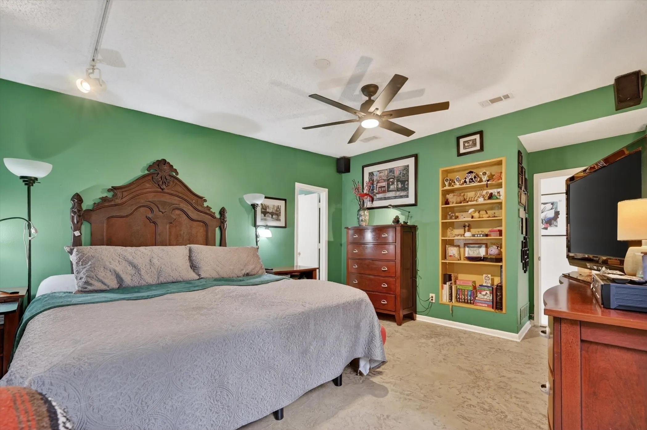 Single Family Residence For Sale in Dallas County , 10015 Chimney Hill Lane, Dallas, Texas 75243, 4 Bedroom, 3 Bathroom, 2 Garage spaces, 2,578 Sqft, built in 1979, mls#21285854, Real Estate Agent in Dallas, Homes For Sale in Dallas county, Homes For Sale in Dallas, Realtor in Dallas Texas, Real Estate Brokerage Independent Realty Texas, Luminita Cordes Realtor