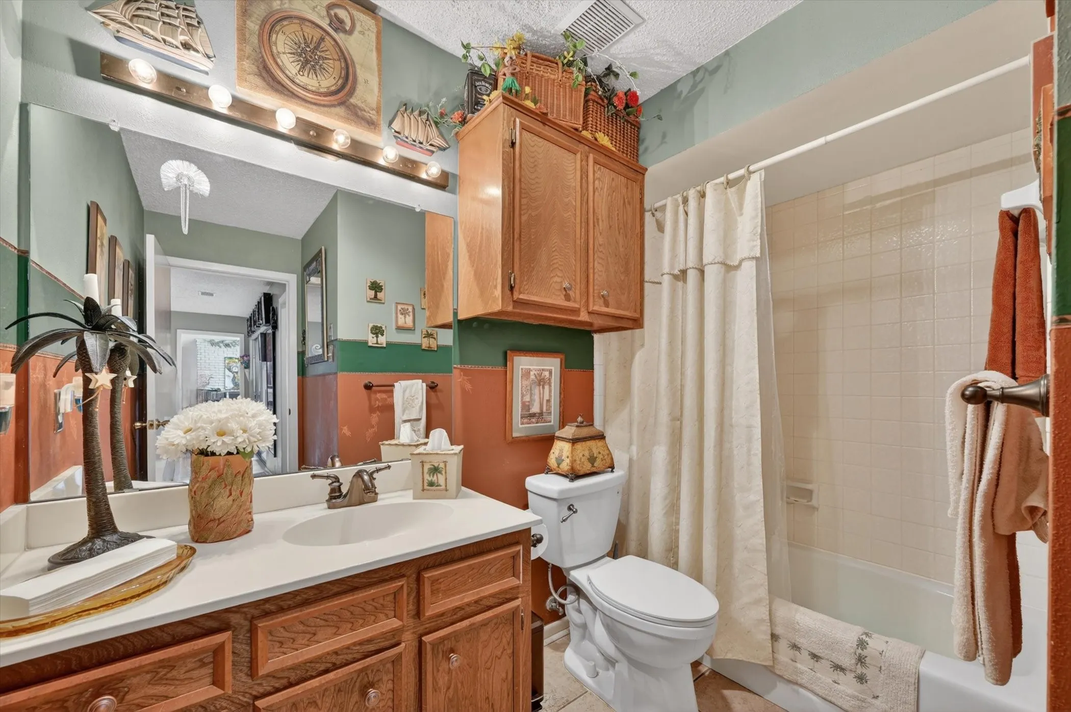Single Family Residence For Sale in Dallas County , 10015 Chimney Hill Lane, Dallas, Texas 75243, 4 Bedroom, 3 Bathroom, 2 Garage spaces, 2,578 Sqft, built in 1979, mls#21285854, Real Estate Agent in Dallas, Homes For Sale in Dallas county, Homes For Sale in Dallas, Realtor in Dallas Texas, Real Estate Brokerage Independent Realty Texas, Luminita Cordes Realtor
