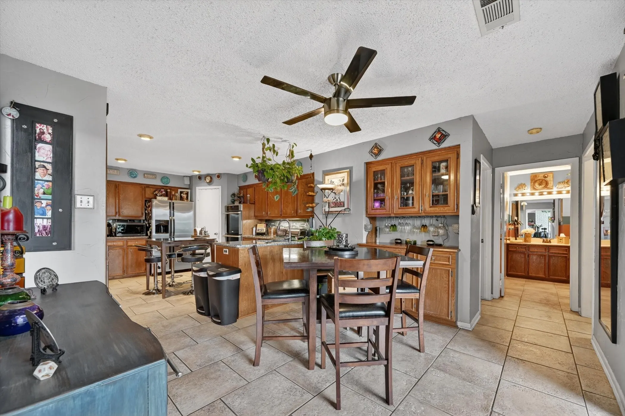 Single Family Residence For Sale in Dallas County , 10015 Chimney Hill Lane, Dallas, Texas 75243, 4 Bedroom, 3 Bathroom, 2 Garage spaces, 2,578 Sqft, built in 1979, mls#21285854, Real Estate Agent in Dallas, Homes For Sale in Dallas county, Homes For Sale in Dallas, Realtor in Dallas Texas, Real Estate Brokerage Independent Realty Texas, Luminita Cordes Realtor