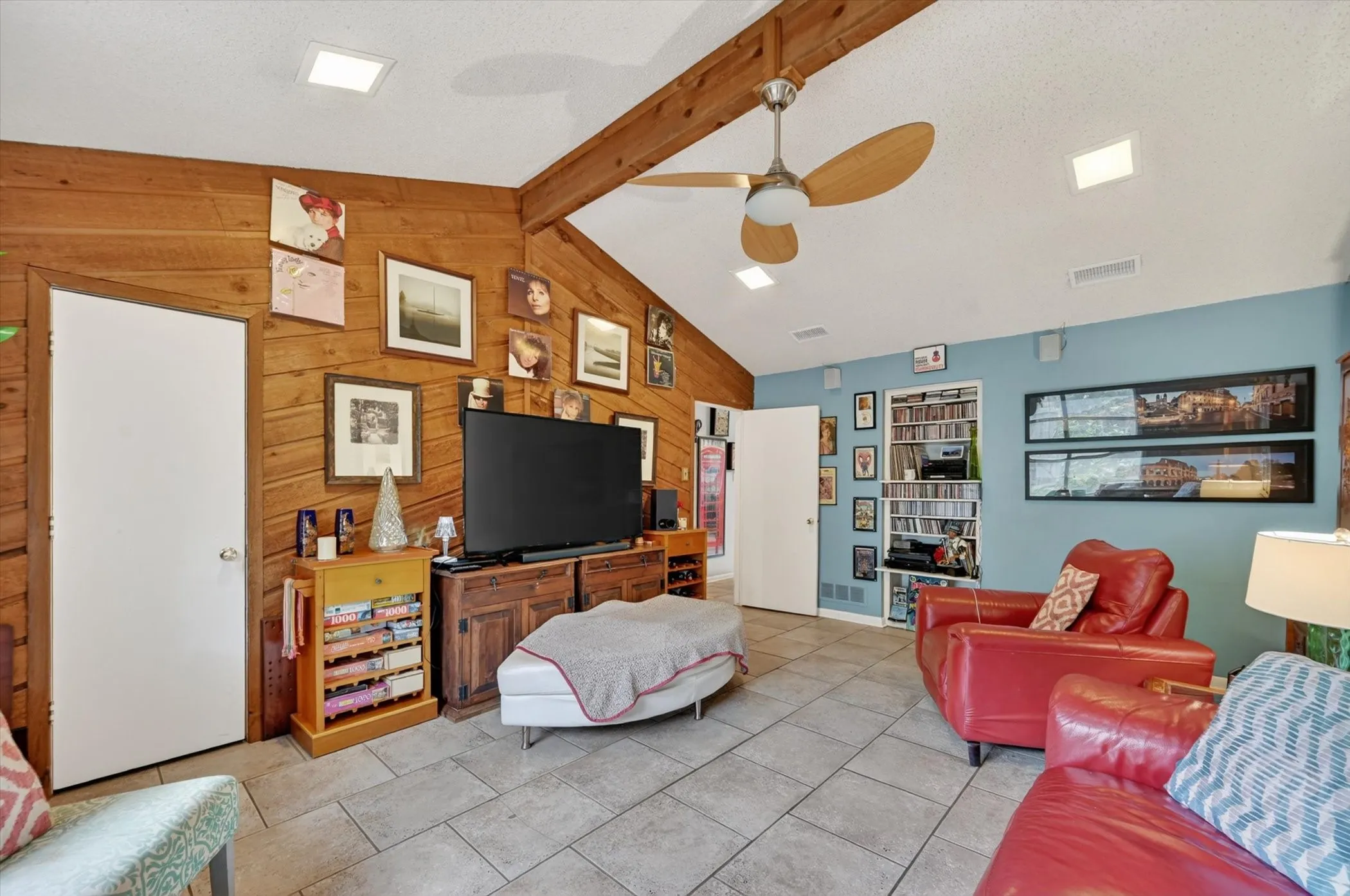 Single Family Residence For Sale in Dallas County , 10015 Chimney Hill Lane, Dallas, Texas 75243, 4 Bedroom, 3 Bathroom, 2 Garage spaces, 2,578 Sqft, built in 1979, mls#21285854, Real Estate Agent in Dallas, Homes For Sale in Dallas county, Homes For Sale in Dallas, Realtor in Dallas Texas, Real Estate Brokerage Independent Realty Texas, Luminita Cordes Realtor