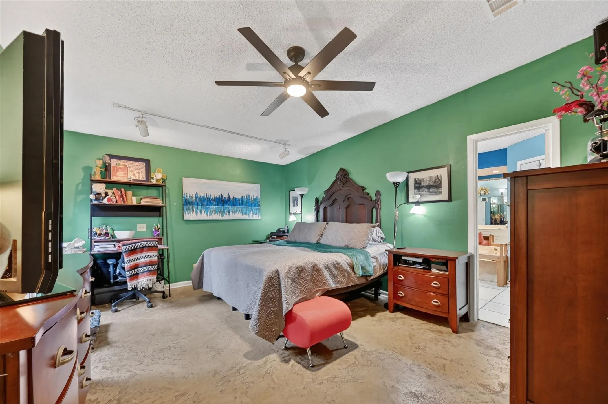 Single Family Residence For Sale in Dallas County , 10015 Chimney Hill Lane, Dallas, Texas 75243, 4 Bedroom, 3 Bathroom, 2 Garage spaces, 2,578 Sqft, built in 1979, mls#21285854, Real Estate Agent in Dallas, Homes For Sale in Dallas county, Homes For Sale in Dallas, Realtor in Dallas Texas, Real Estate Brokerage Independent Realty Texas, Luminita Cordes Realtor