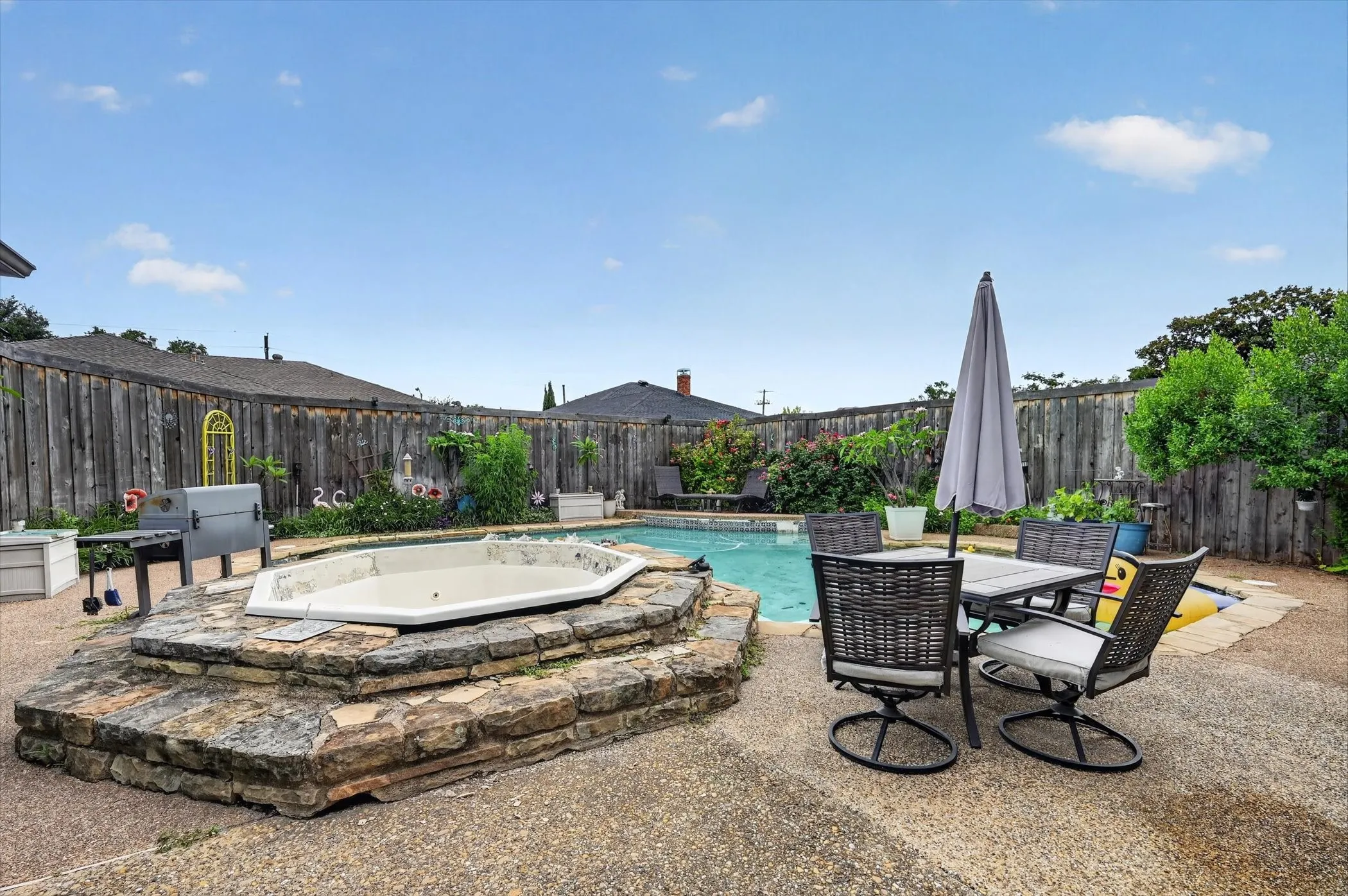 Single Family Residence For Sale in Dallas County , 10015 Chimney Hill Lane, Dallas, Texas 75243, 4 Bedroom, 3 Bathroom, 2 Garage spaces, 2,578 Sqft, built in 1979, mls#21285854, Real Estate Agent in Dallas, Homes For Sale in Dallas county, Homes For Sale in Dallas, Realtor in Dallas Texas, Real Estate Brokerage Independent Realty Texas, Luminita Cordes Realtor