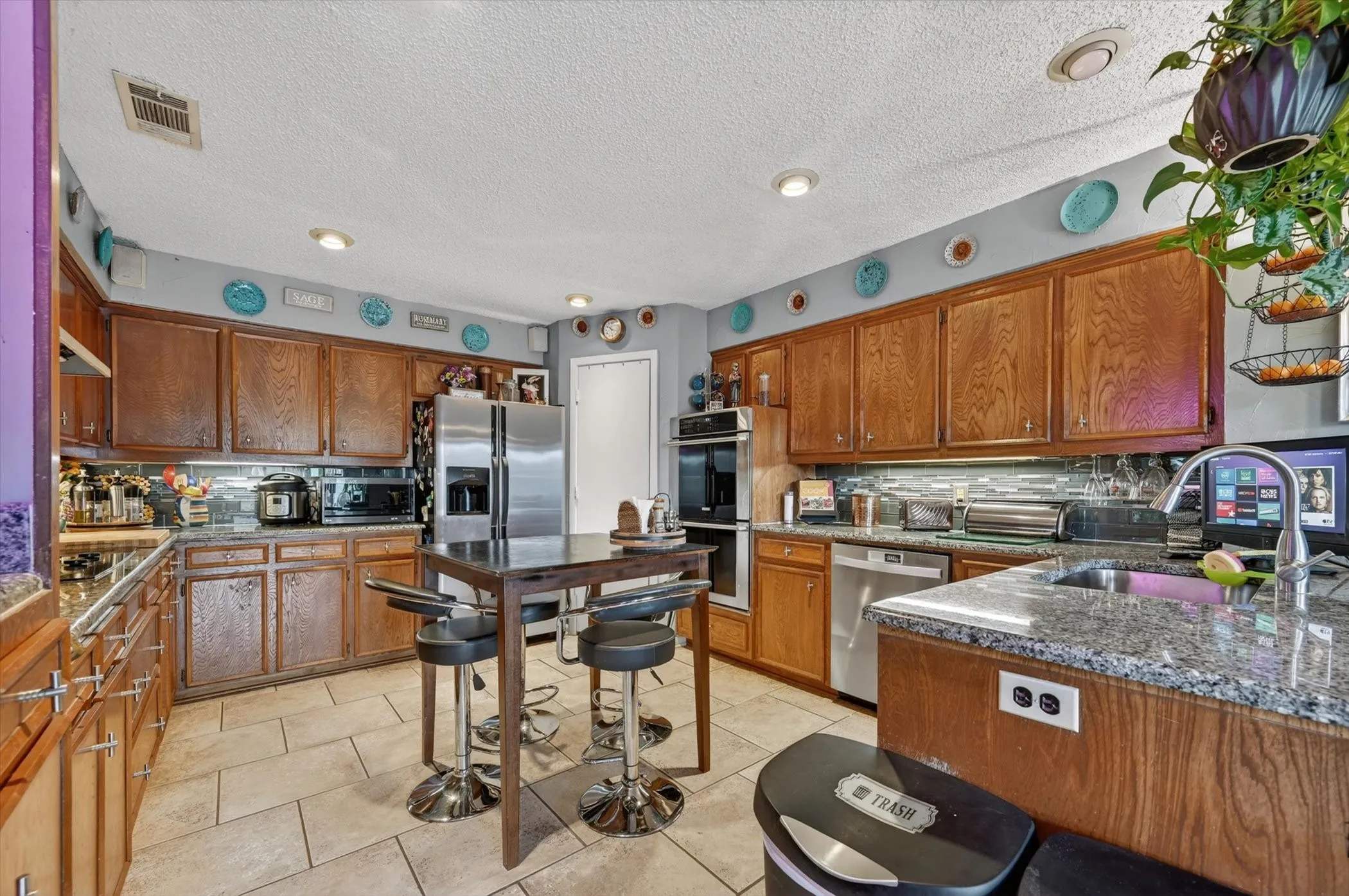 Single Family Residence For Sale in Dallas County , 10015 Chimney Hill Lane, Dallas, Texas 75243, 4 Bedroom, 3 Bathroom, 2 Garage spaces, 2,578 Sqft, built in 1979, mls#21285854, Real Estate Agent in Dallas, Homes For Sale in Dallas county, Homes For Sale in Dallas, Realtor in Dallas Texas, Real Estate Brokerage Independent Realty Texas, Luminita Cordes Realtor