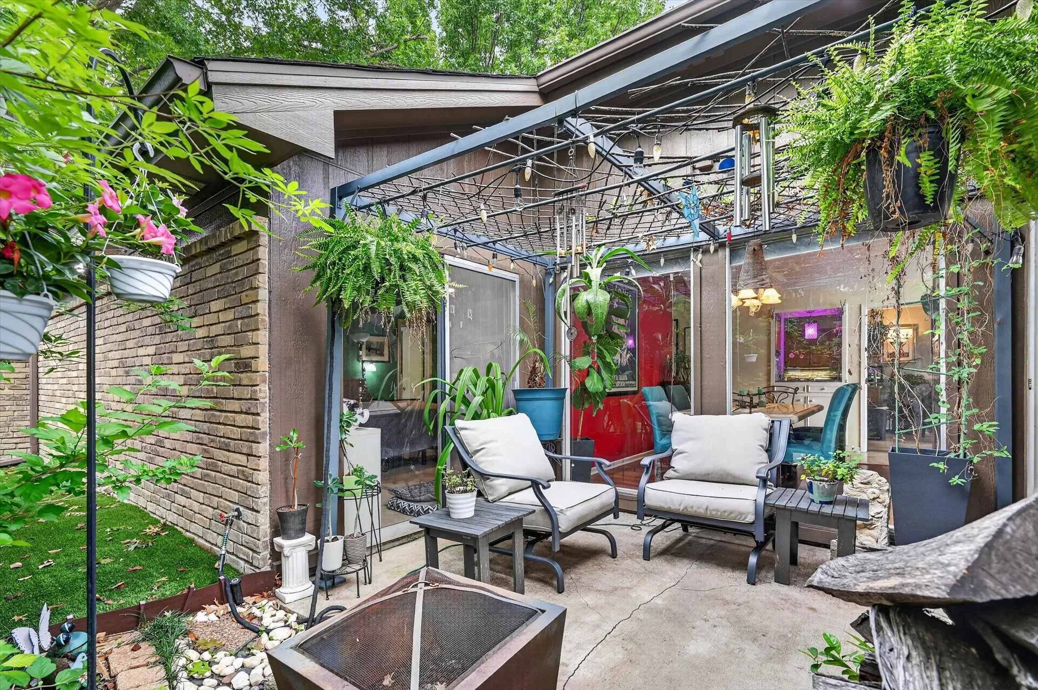 Single Family Residence For Sale in Dallas County , 10015 Chimney Hill Lane, Dallas, Texas 75243, 4 Bedroom, 3 Bathroom, 2 Garage spaces, 2,578 Sqft, built in 1979, mls#21285854, Real Estate Agent in Dallas, Homes For Sale in Dallas county, Homes For Sale in Dallas, Realtor in Dallas Texas, Real Estate Brokerage Independent Realty Texas, Luminita Cordes Realtor