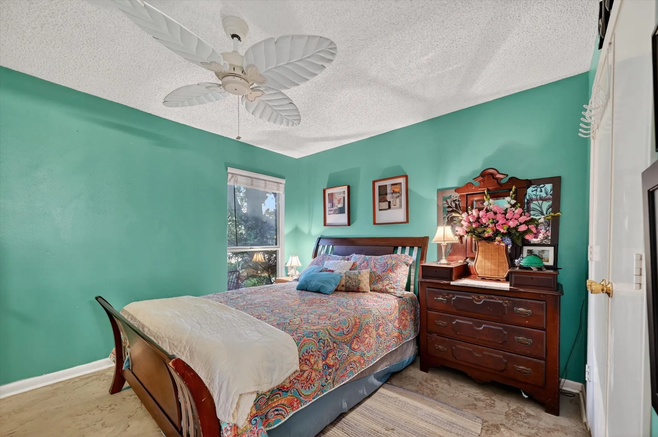 Single Family Residence For Sale in Dallas County , 10015 Chimney Hill Lane, Dallas, Texas 75243, 4 Bedroom, 3 Bathroom, 2 Garage spaces, 2,578 Sqft, built in 1979, mls#21285854, Real Estate Agent in Dallas, Homes For Sale in Dallas county, Homes For Sale in Dallas, Realtor in Dallas Texas, Real Estate Brokerage Independent Realty Texas, Luminita Cordes Realtor