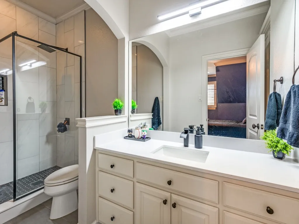 Updated ensuite full bath with shower.