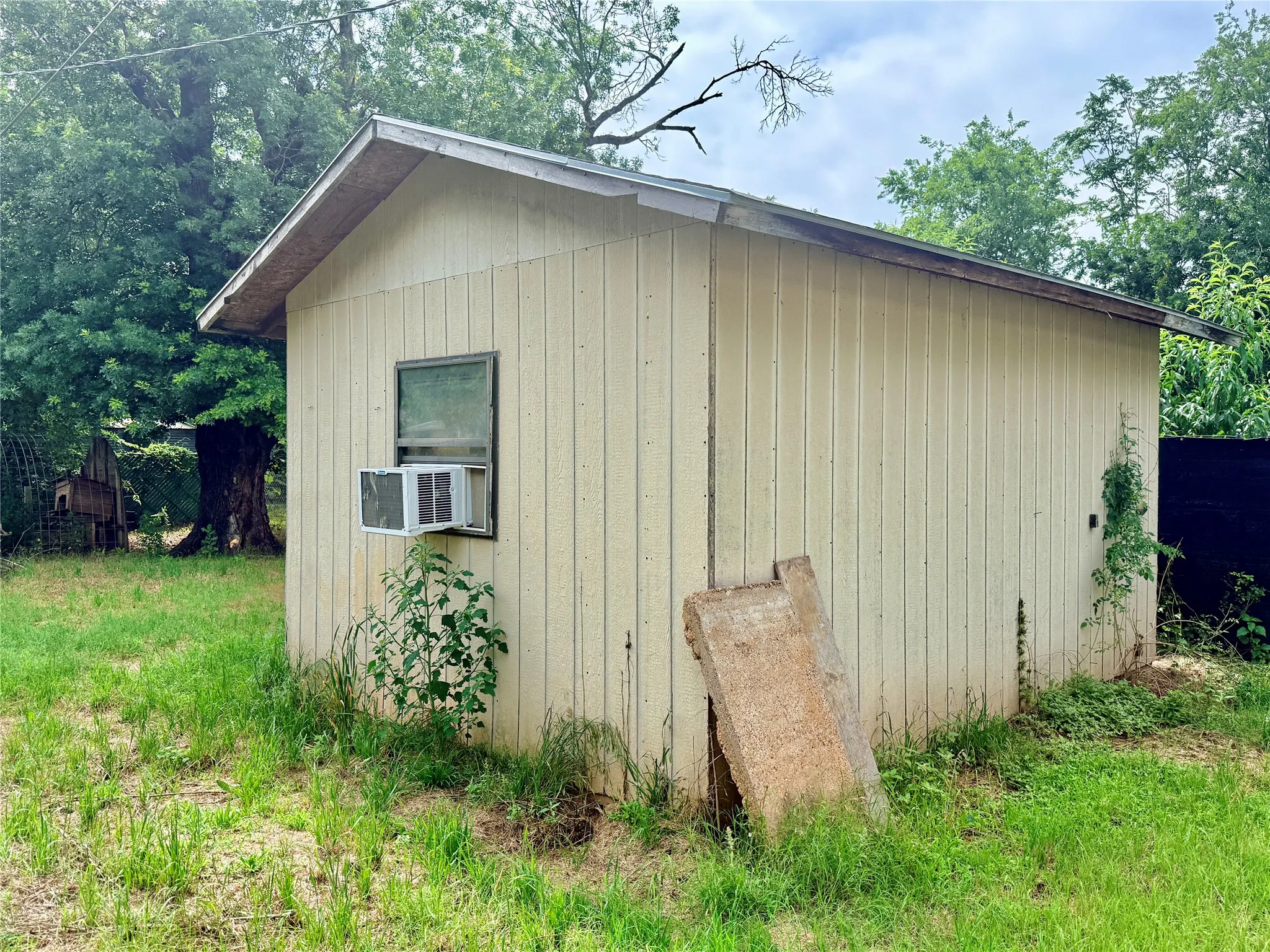Single Family Residence For Sale in Young County , 105 Ragland Street, Graham, Texas 76450, 4 Bedroom, 1 Bathroom, Garage spaces, 1,568 Sqft, built in 1950, mls#21285904, Real Estate Agent in Graham, Homes For Sale in Young county, Homes For Sale in Graham, Realtor in Graham Texas, Real Estate Brokerage Independent Realty Texas, Luminita Cordes Realtor