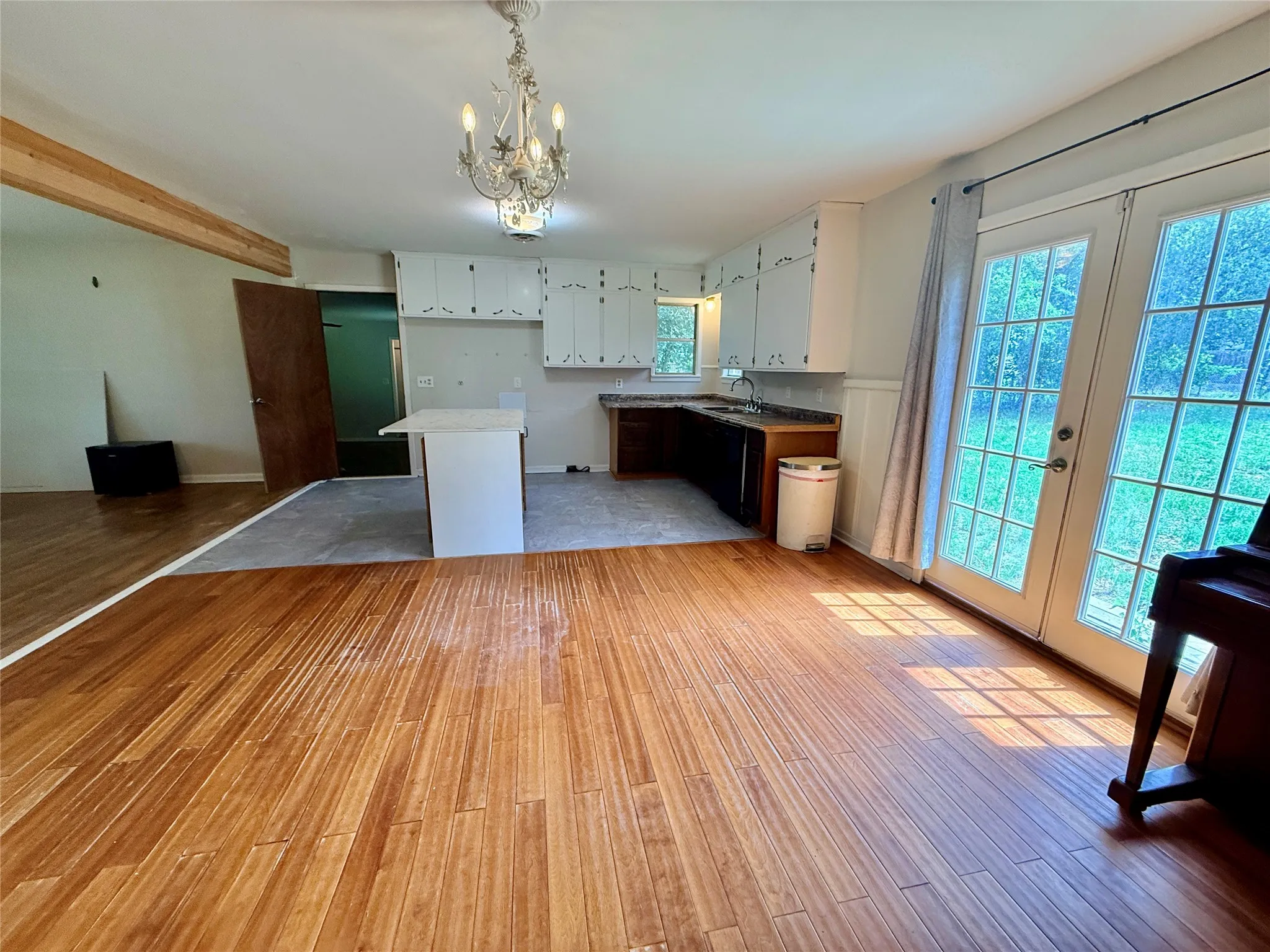 Single Family Residence For Sale in Young County , 105 Ragland Street, Graham, Texas 76450, 4 Bedroom, 1 Bathroom, Garage spaces, 1,568 Sqft, built in 1950, mls#21285904, Real Estate Agent in Graham, Homes For Sale in Young county, Homes For Sale in Graham, Realtor in Graham Texas, Real Estate Brokerage Independent Realty Texas, Luminita Cordes Realtor