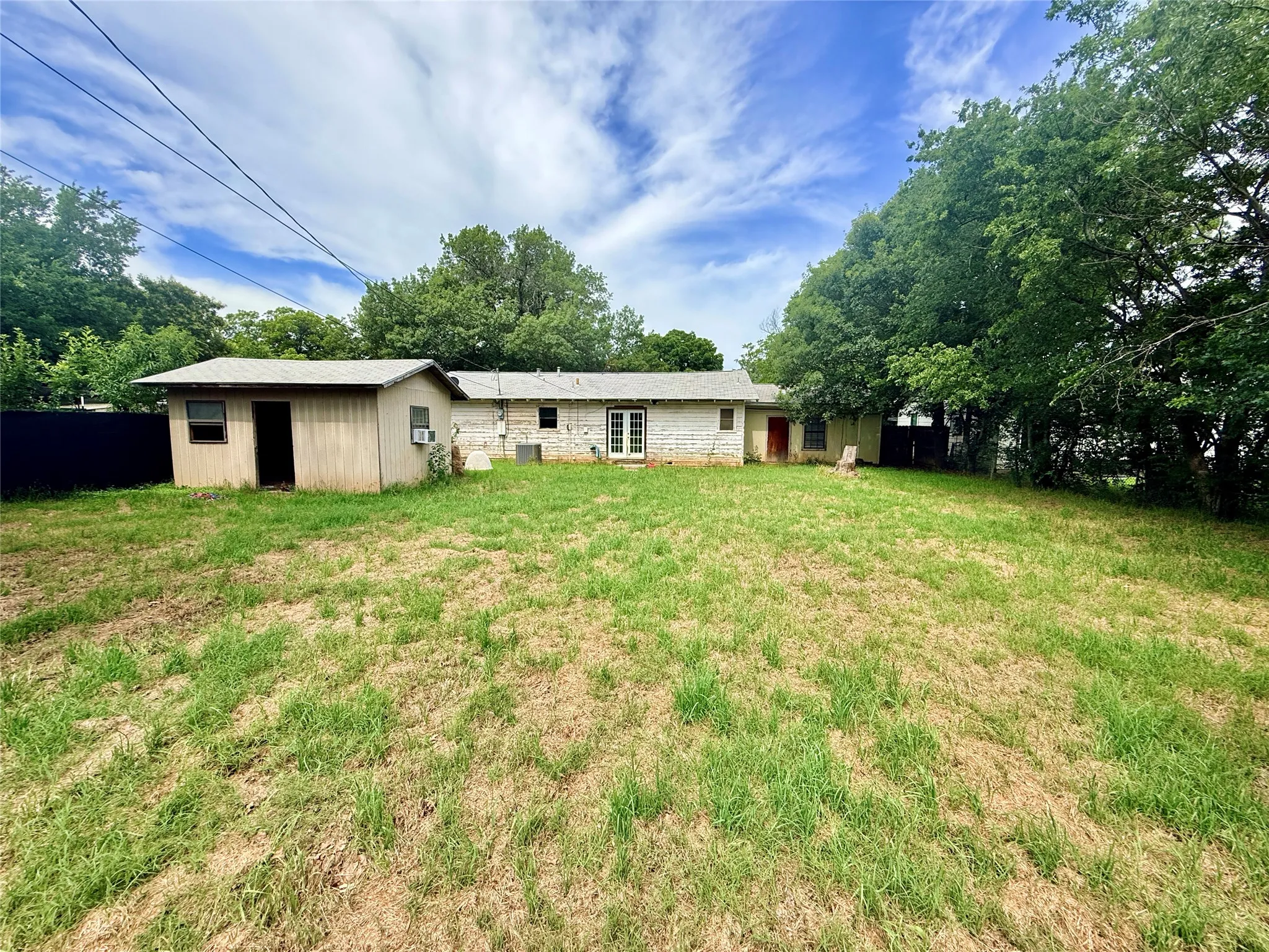 Single Family Residence For Sale in Young County , 105 Ragland Street, Graham, Texas 76450, 4 Bedroom, 1 Bathroom, Garage spaces, 1,568 Sqft, built in 1950, mls#21285904, Real Estate Agent in Graham, Homes For Sale in Young county, Homes For Sale in Graham, Realtor in Graham Texas, Real Estate Brokerage Independent Realty Texas, Luminita Cordes Realtor