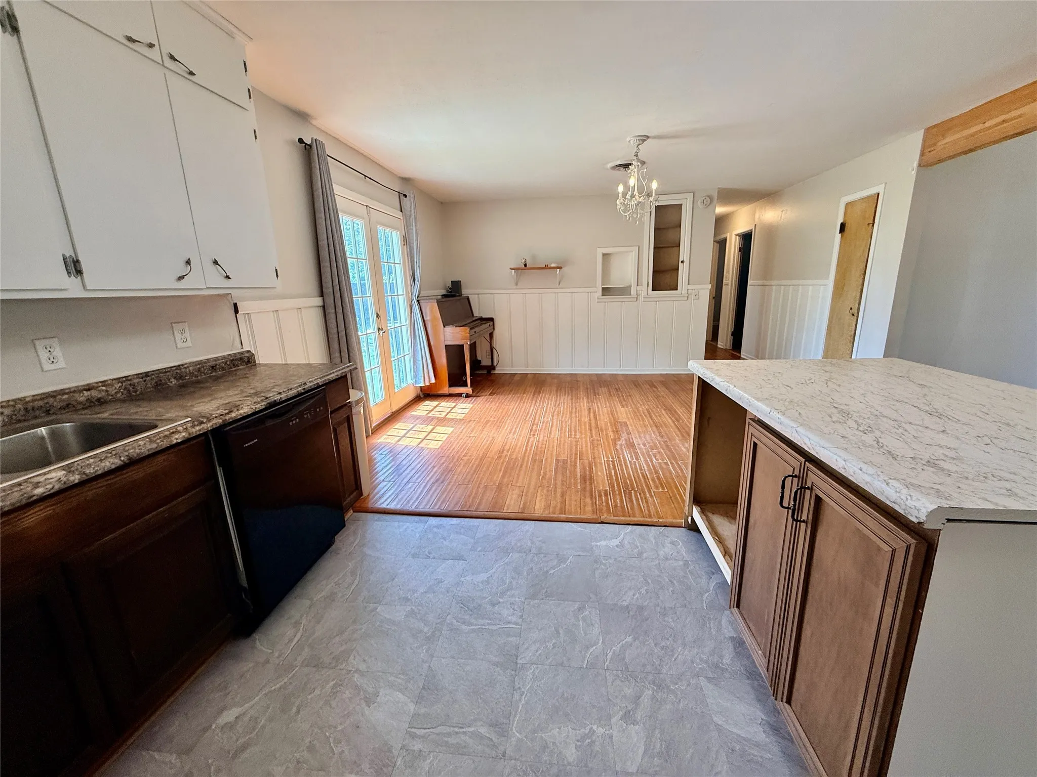Single Family Residence For Sale in Young County , 105 Ragland Street, Graham, Texas 76450, 4 Bedroom, 1 Bathroom, Garage spaces, 1,568 Sqft, built in 1950, mls#21285904, Real Estate Agent in Graham, Homes For Sale in Young county, Homes For Sale in Graham, Realtor in Graham Texas, Real Estate Brokerage Independent Realty Texas, Luminita Cordes Realtor