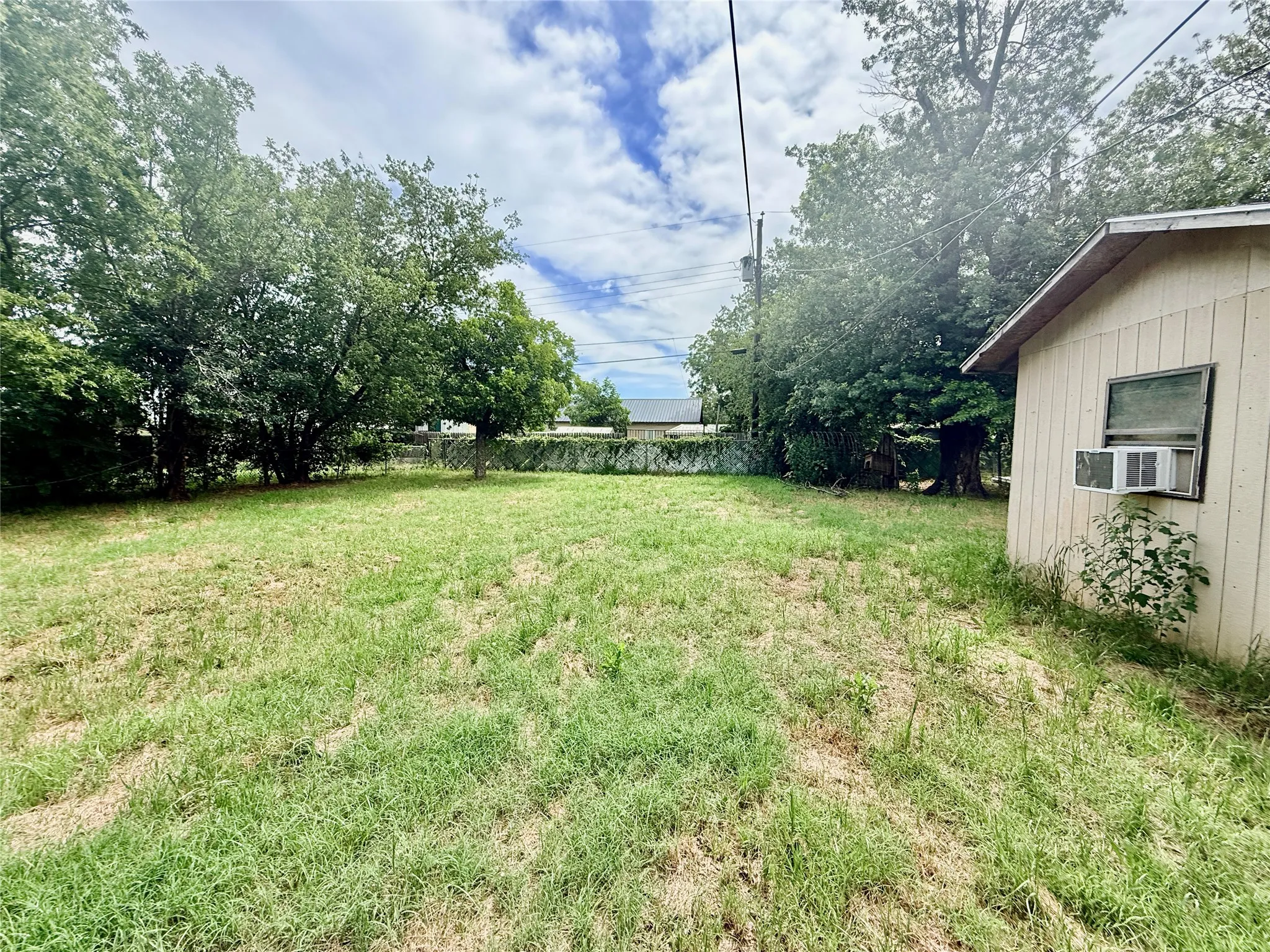 Single Family Residence For Sale in Young County , 105 Ragland Street, Graham, Texas 76450, 4 Bedroom, 1 Bathroom, Garage spaces, 1,568 Sqft, built in 1950, mls#21285904, Real Estate Agent in Graham, Homes For Sale in Young county, Homes For Sale in Graham, Realtor in Graham Texas, Real Estate Brokerage Independent Realty Texas, Luminita Cordes Realtor