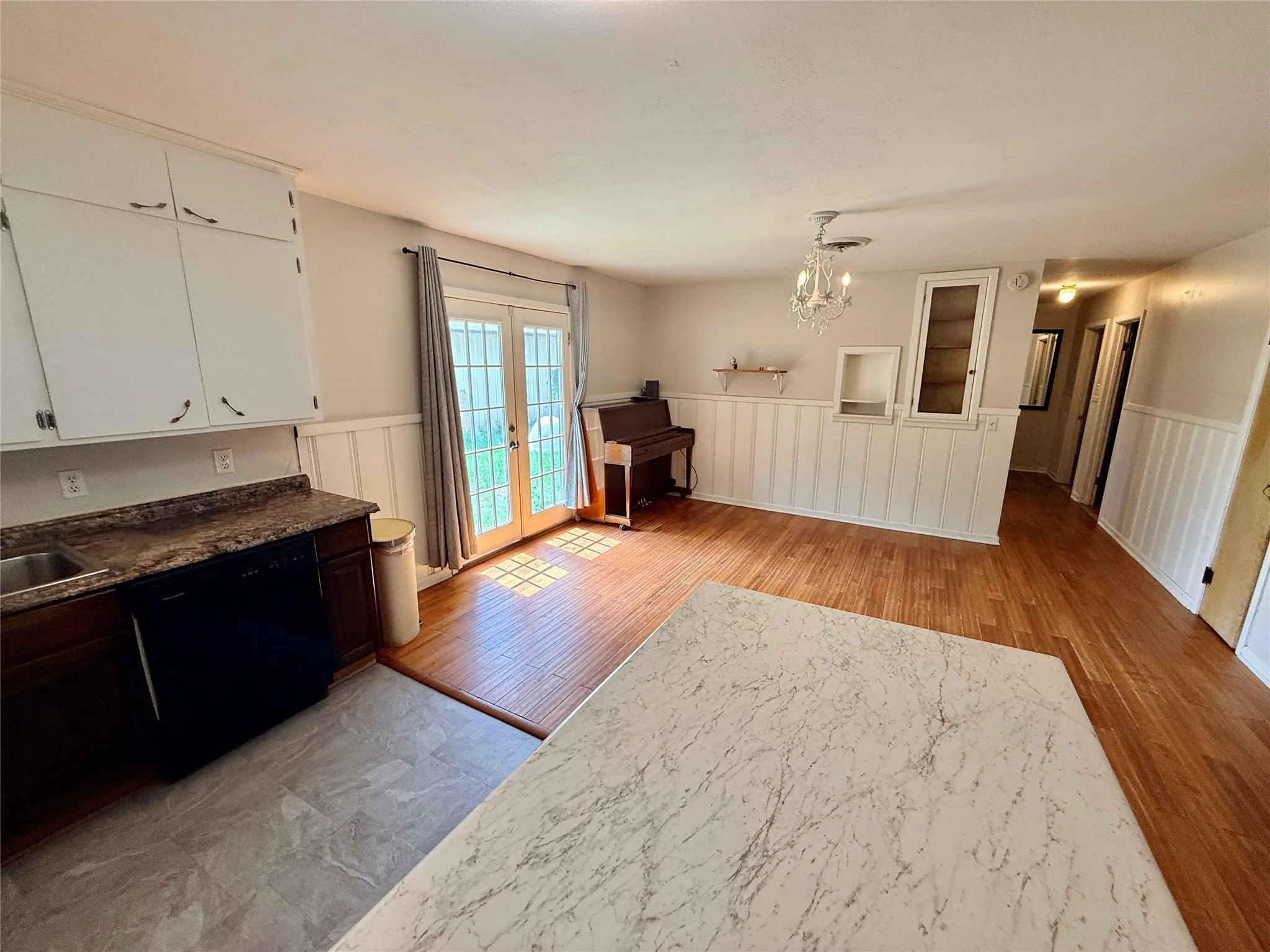 Single Family Residence For Sale in Young County , 105 Ragland Street, Graham, Texas 76450, 4 Bedroom, 1 Bathroom, Garage spaces, 1,568 Sqft, built in 1950, mls#21285904, Real Estate Agent in Graham, Homes For Sale in Young county, Homes For Sale in Graham, Realtor in Graham Texas, Real Estate Brokerage Independent Realty Texas, Luminita Cordes Realtor