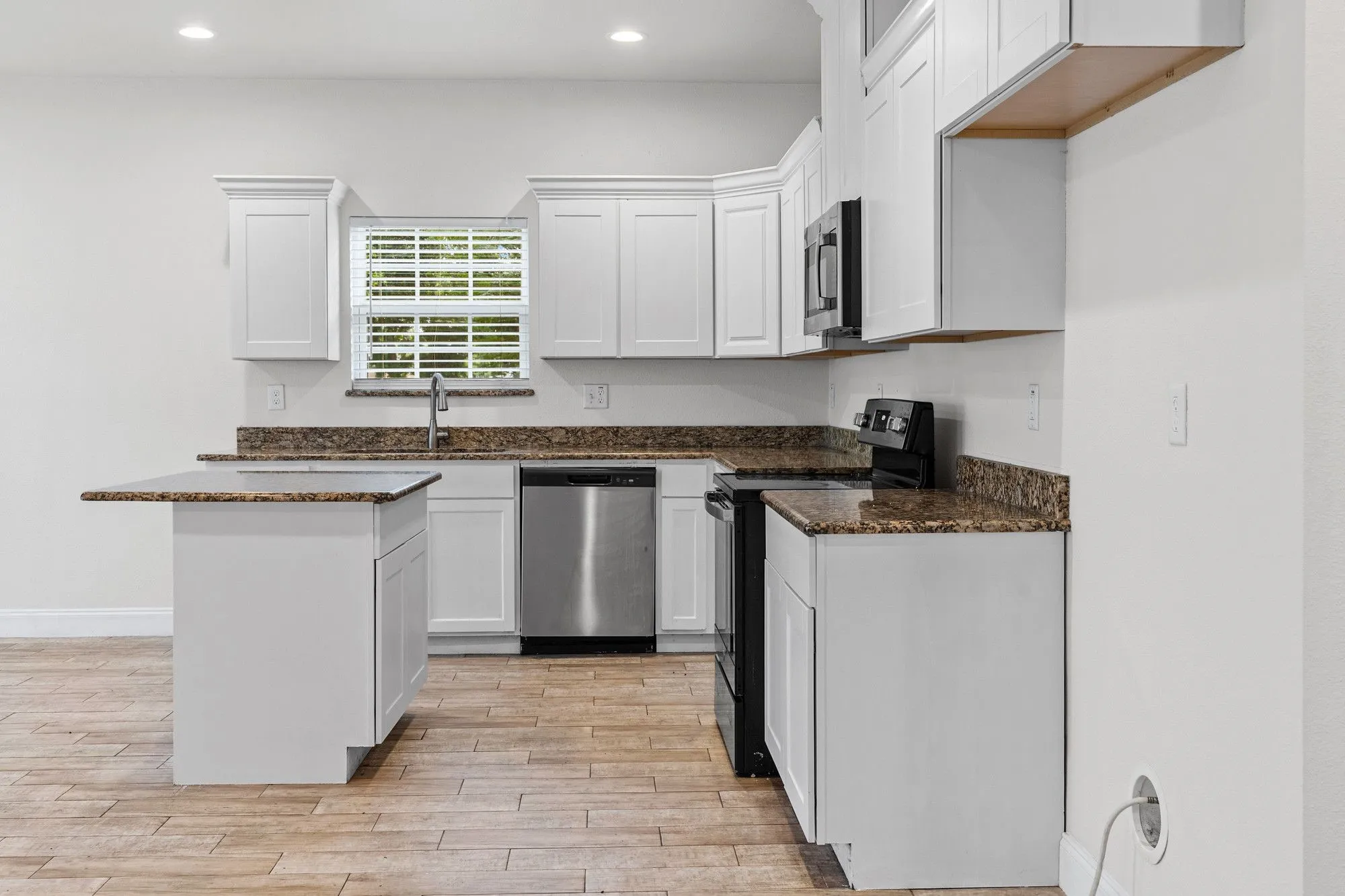 Single Family Residence For Sale in Hunt County , 2812 Bourland Street, Greenville, Texas 75401, 3 Bedroom, 2 Bathroom, 1 Garage spaces, 1,471 Sqft, built in 2020, mls#21285911, Real Estate Agent in Greenville, Homes For Sale in Hunt county, Homes For Sale in Greenville, Realtor in Greenville Texas, Real Estate Brokerage Independent Realty Texas, Luminita Cordes Realtor