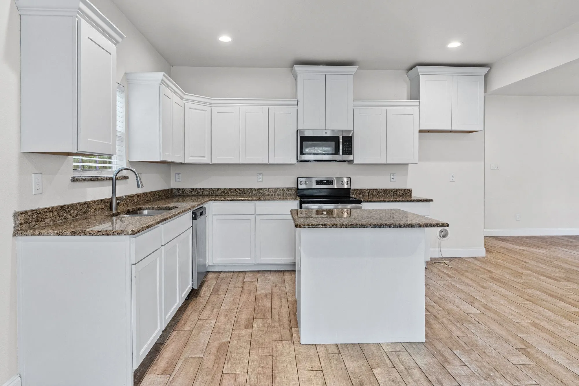 Single Family Residence For Sale in Hunt County , 2812 Bourland Street, Greenville, Texas 75401, 3 Bedroom, 2 Bathroom, 1 Garage spaces, 1,471 Sqft, built in 2020, mls#21285911, Real Estate Agent in Greenville, Homes For Sale in Hunt county, Homes For Sale in Greenville, Realtor in Greenville Texas, Real Estate Brokerage Independent Realty Texas, Luminita Cordes Realtor