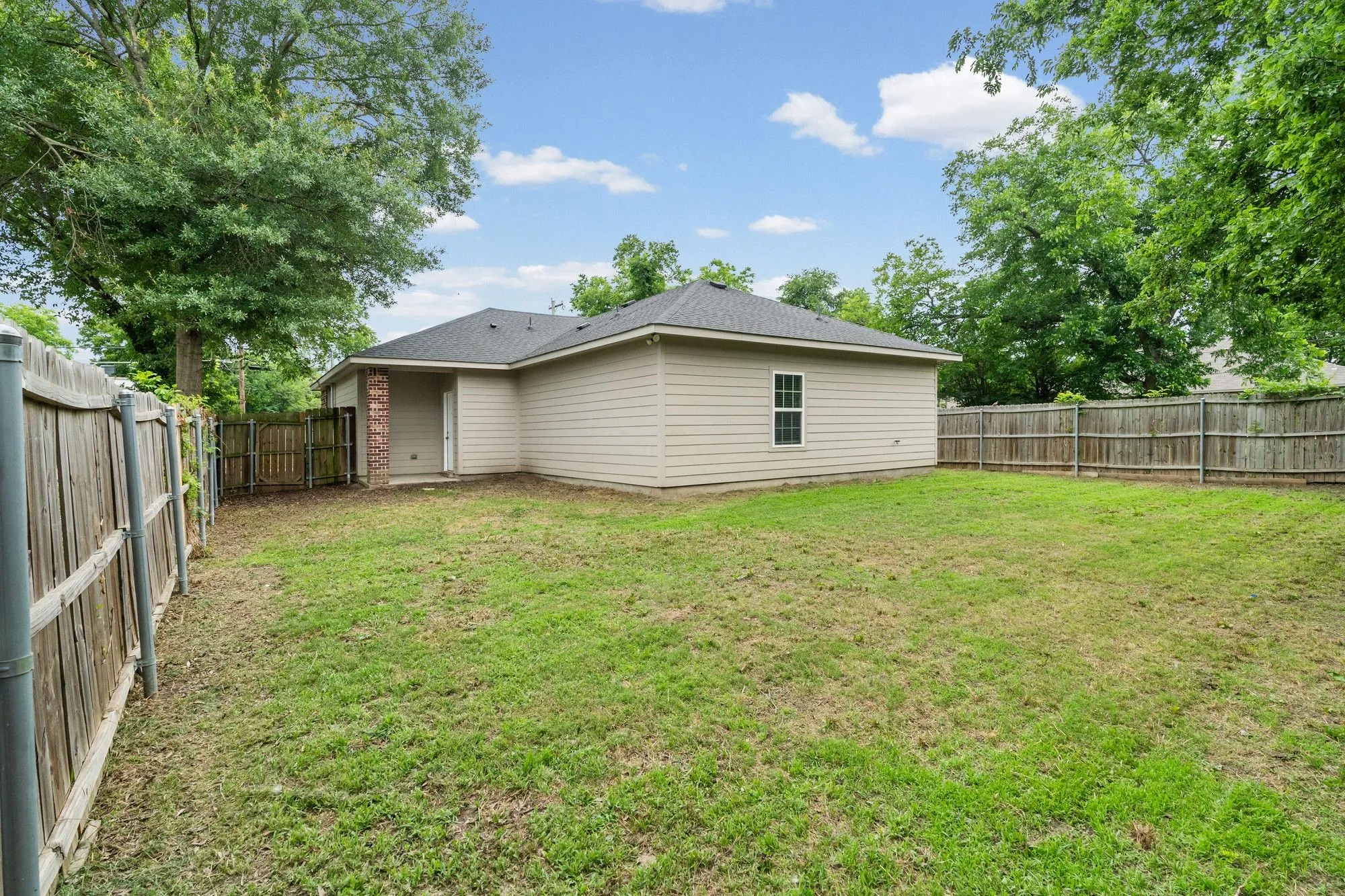 Single Family Residence For Sale in Hunt County , 2812 Bourland Street, Greenville, Texas 75401, 3 Bedroom, 2 Bathroom, 1 Garage spaces, 1,471 Sqft, built in 2020, mls#21285911, Real Estate Agent in Greenville, Homes For Sale in Hunt county, Homes For Sale in Greenville, Realtor in Greenville Texas, Real Estate Brokerage Independent Realty Texas, Luminita Cordes Realtor