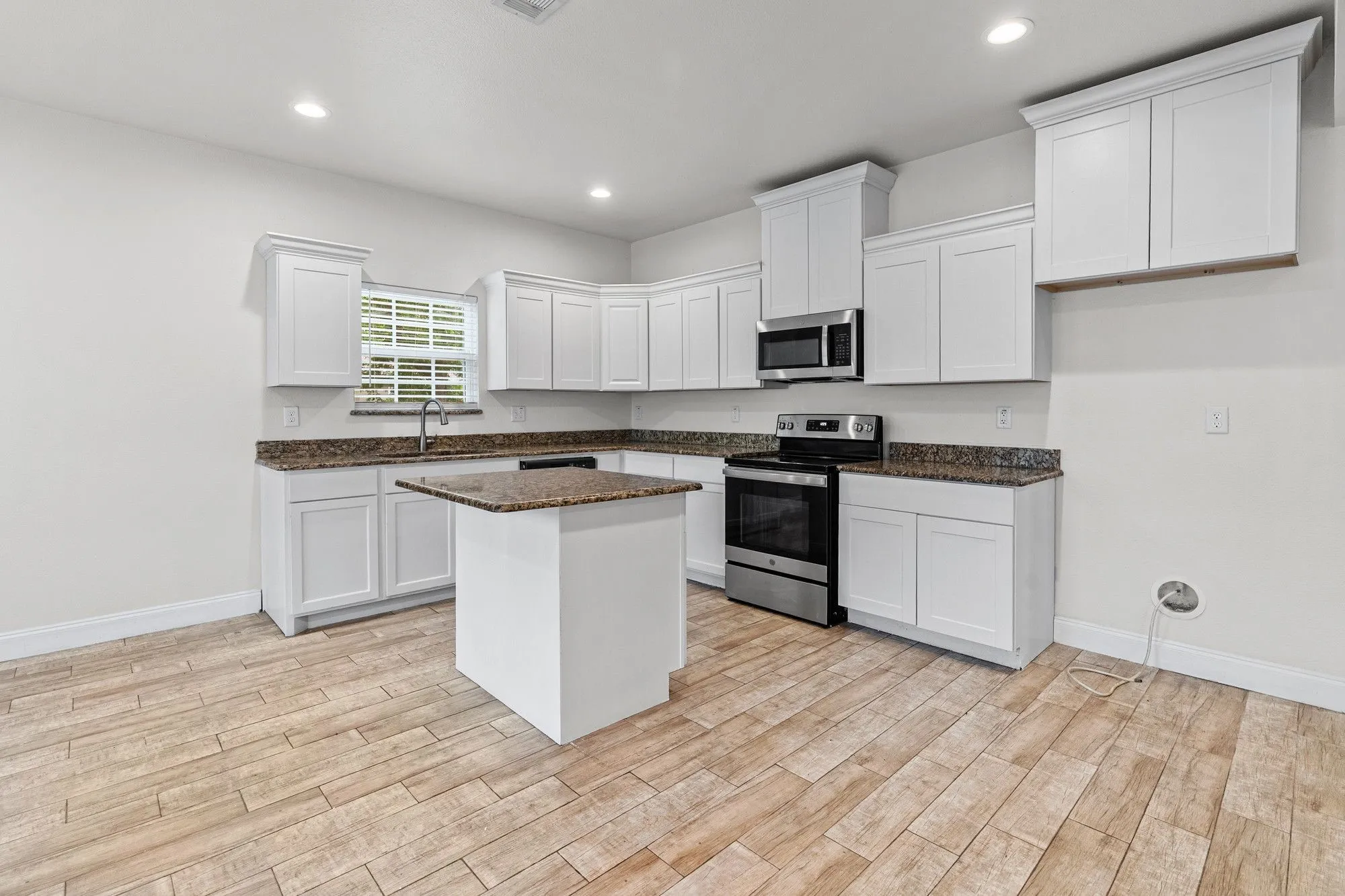 Single Family Residence For Sale in Hunt County , 2812 Bourland Street, Greenville, Texas 75401, 3 Bedroom, 2 Bathroom, 1 Garage spaces, 1,471 Sqft, built in 2020, mls#21285911, Real Estate Agent in Greenville, Homes For Sale in Hunt county, Homes For Sale in Greenville, Realtor in Greenville Texas, Real Estate Brokerage Independent Realty Texas, Luminita Cordes Realtor